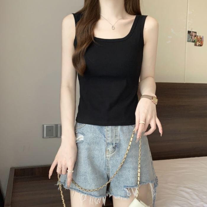 Scoop-Neck Plain Tank Top Product Image