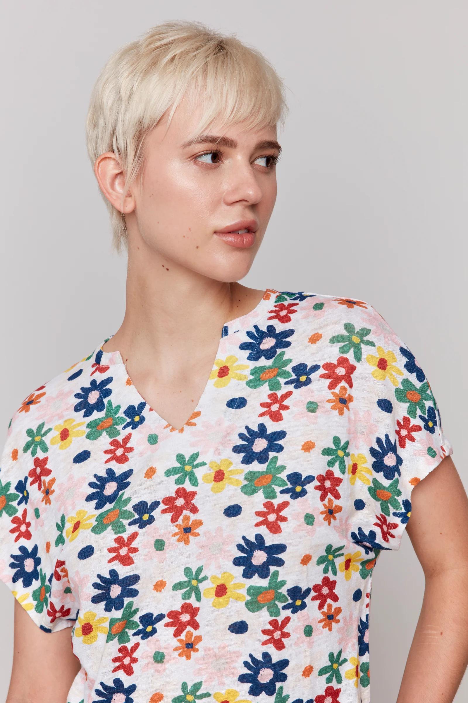 DAISIES PRINT SPLIT NECK TOP Product Image