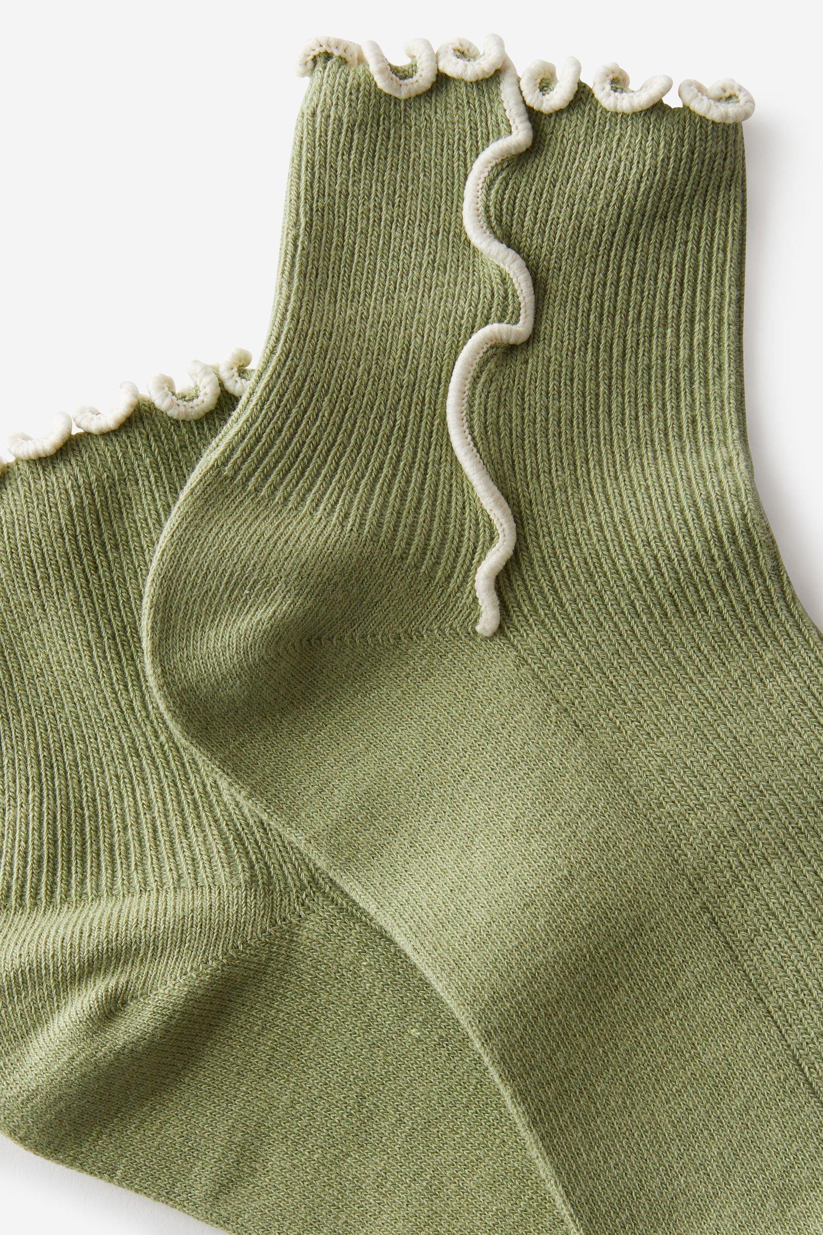 Fashion Frill Ribbed Ankle Sock Product Image