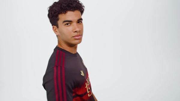 Manchester United CNY Jersey Product Image