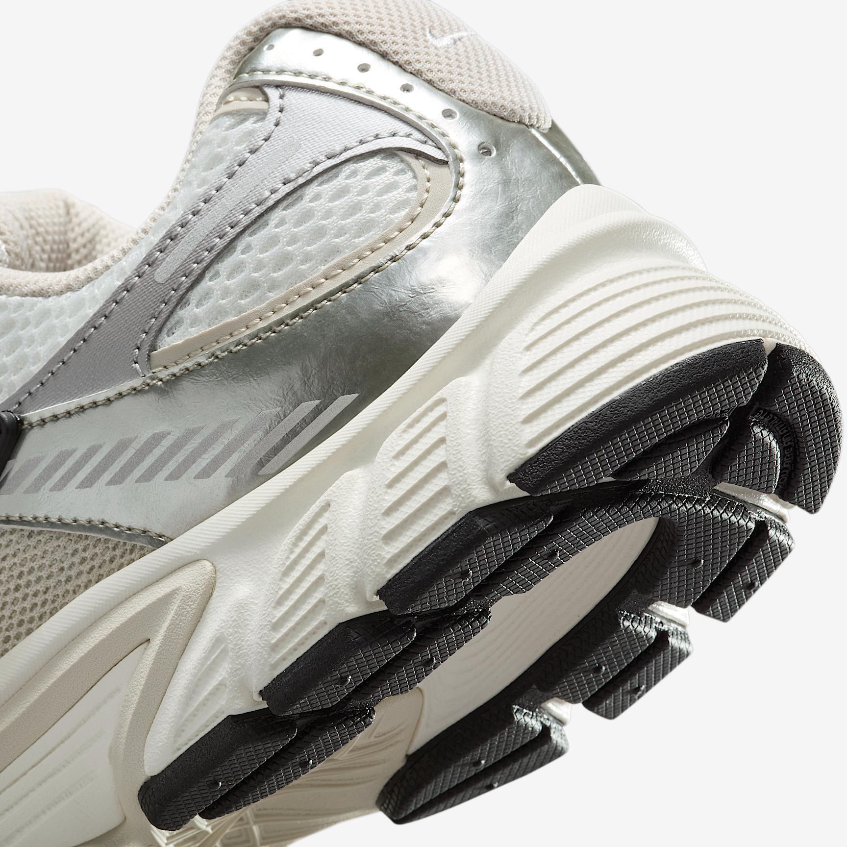 Nike Womens V5 RNR Casual Shoes in Summit White/Sail/Black Product Image