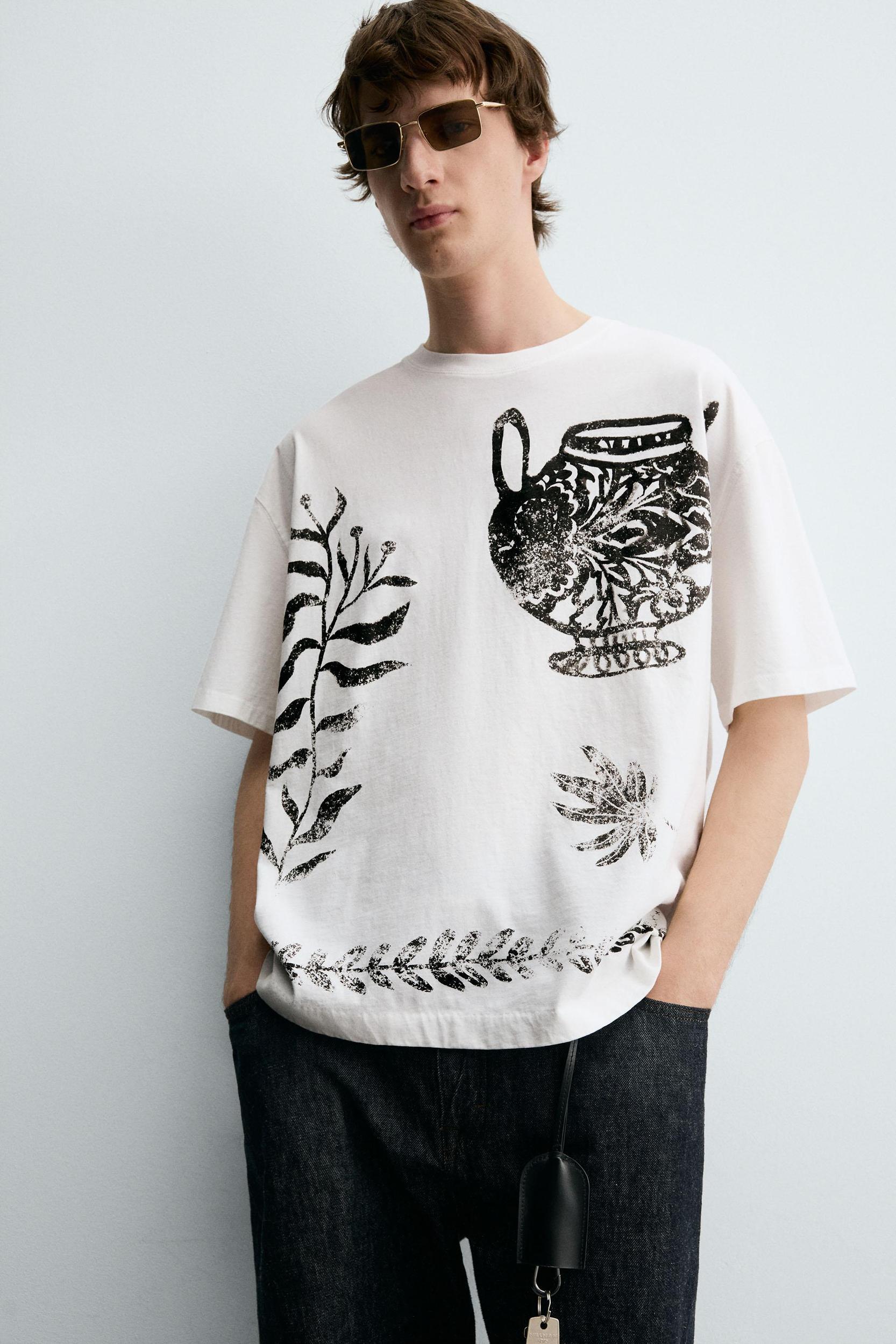 CONTRAST PRINT T-SHIRT Product Image