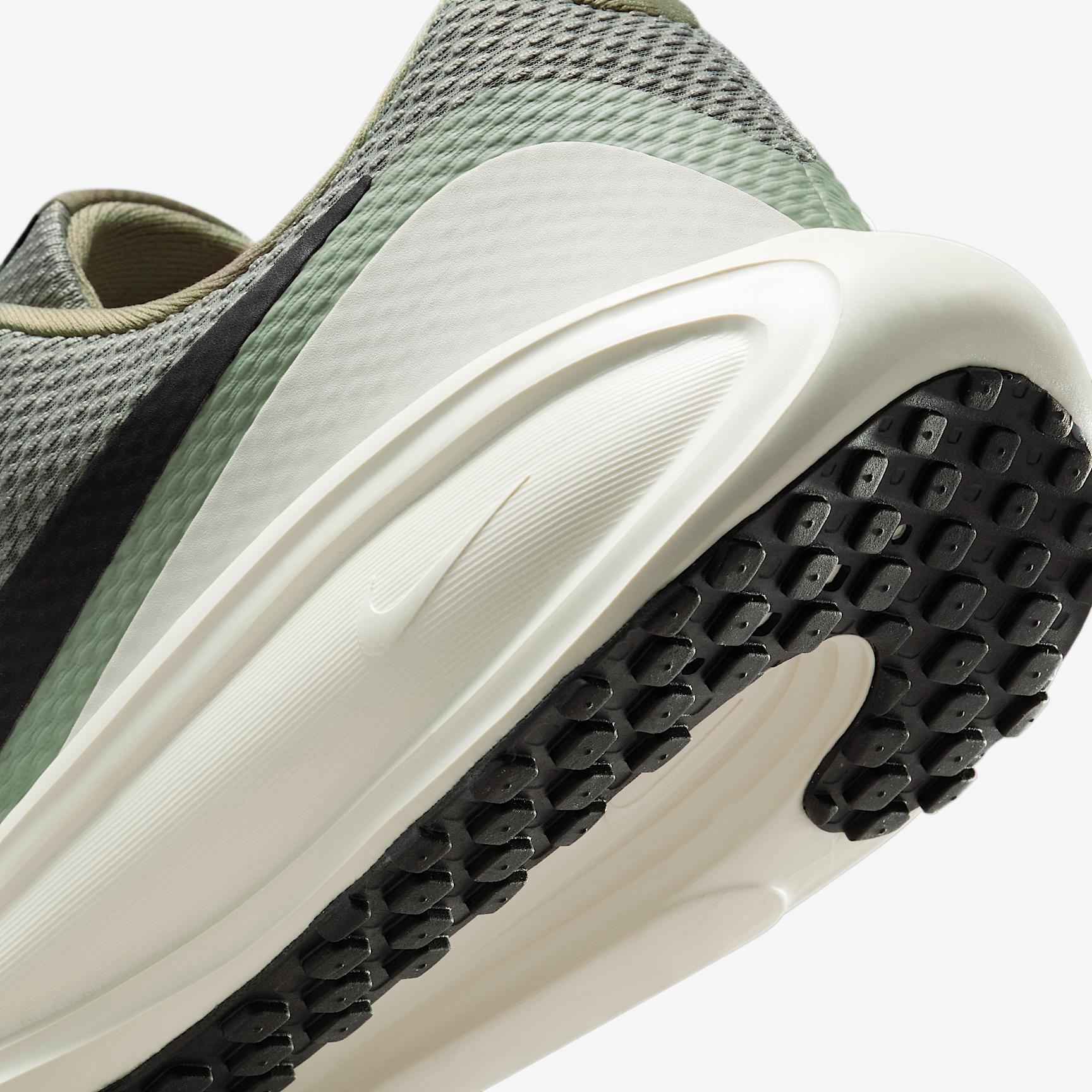 Nike Men's Revolution 8 Road Running Shoes Product Image