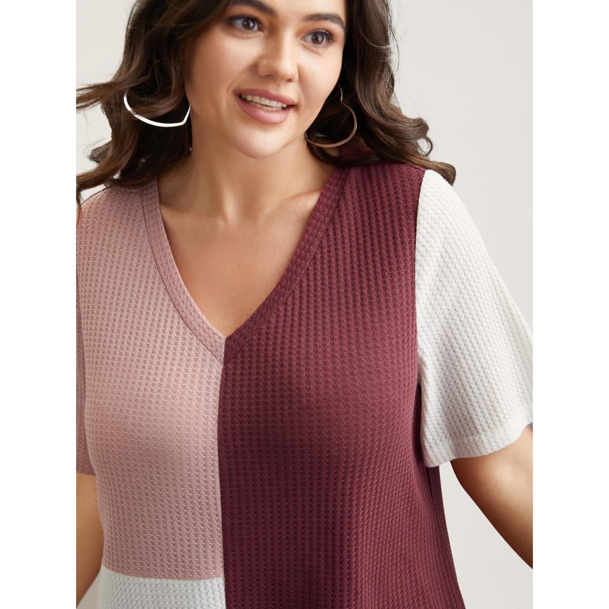 Plus Size Color Block V-Neck Relaxed Fit T-Shirt Burgundy Women Casual Texture V-neck Everyday T-shirts BloomChic 30/6X Product Image