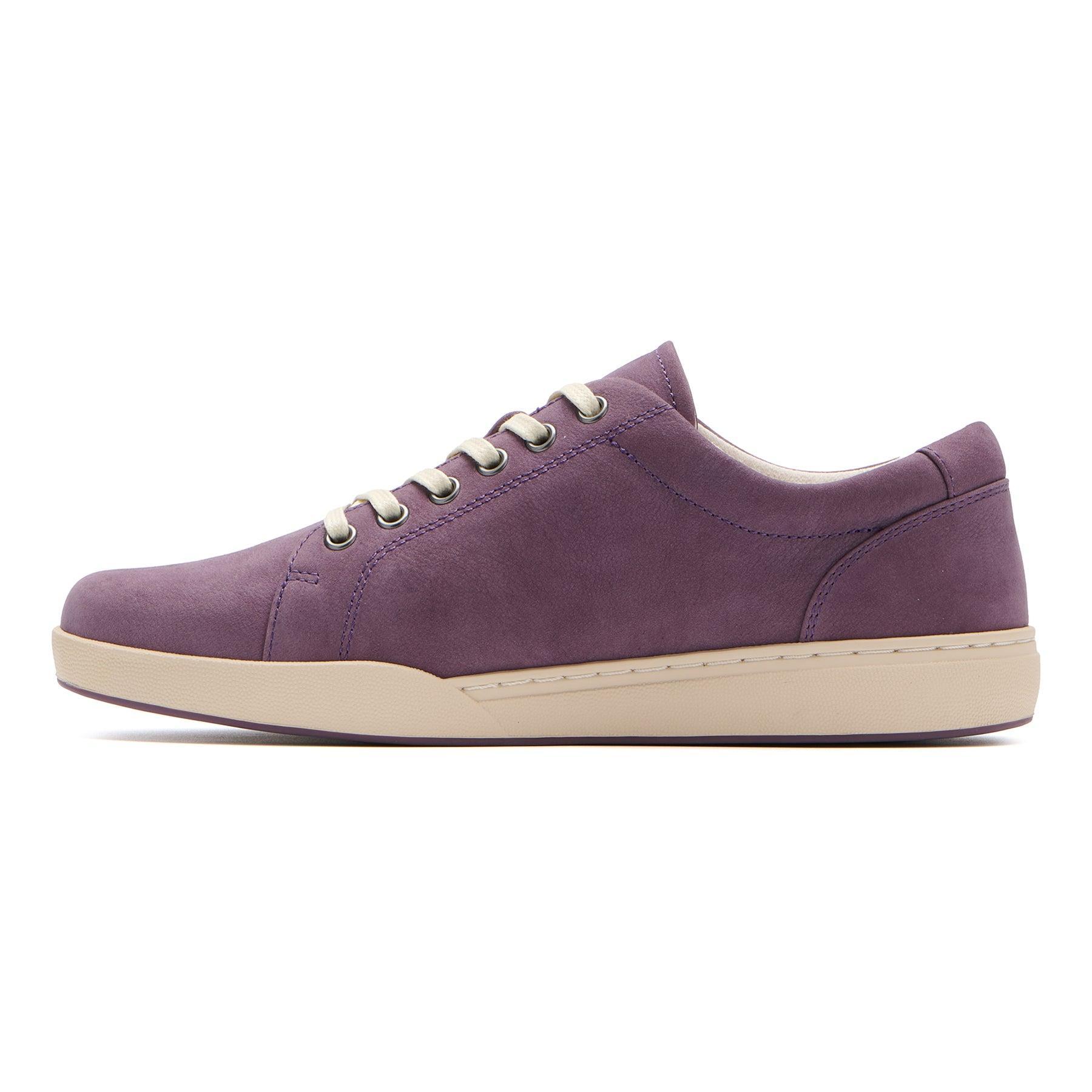 Encore Sneaker Female Product Image
