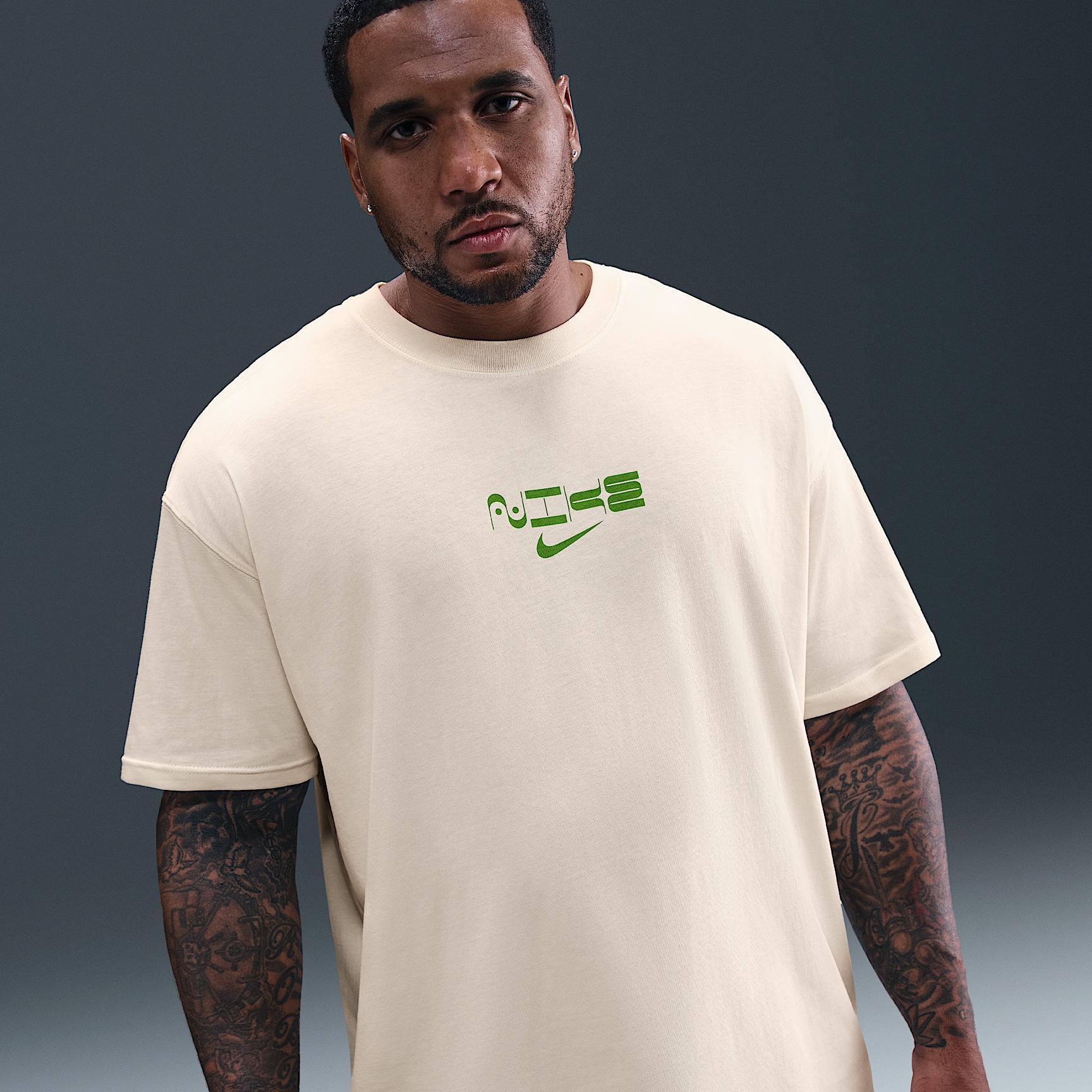 Nike Sportswear Men's Max90 T-Shirt Product Image