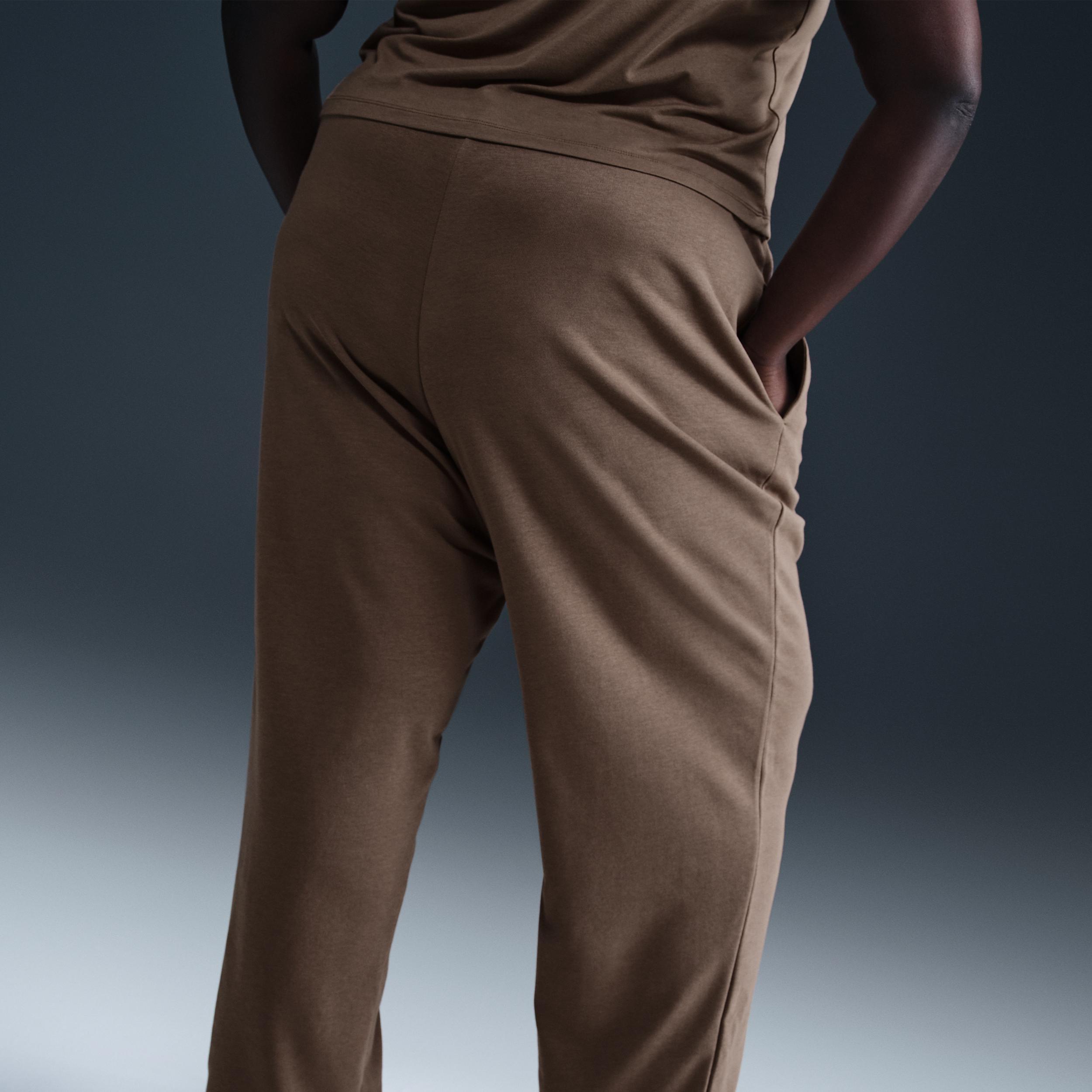 Nike Sportswear Chill Terry Women's Mid-Rise French Terry Open-Hem Sweatpants (Plus Size) Product Image