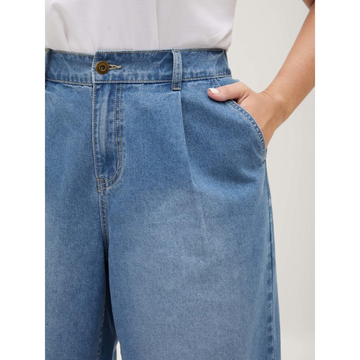 Plus Size Stretchy Back-Waist Cropped Jeans Women Denimlightblue No stretch Slanted pocket Jeans BloomChic 24/3X Product Image
