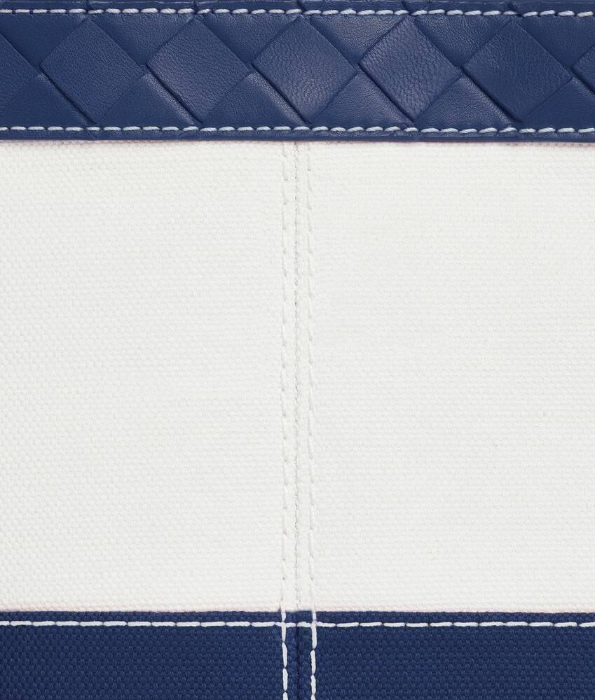 Women's Flip Flap Medium Pouch in White/cruise Product Image
