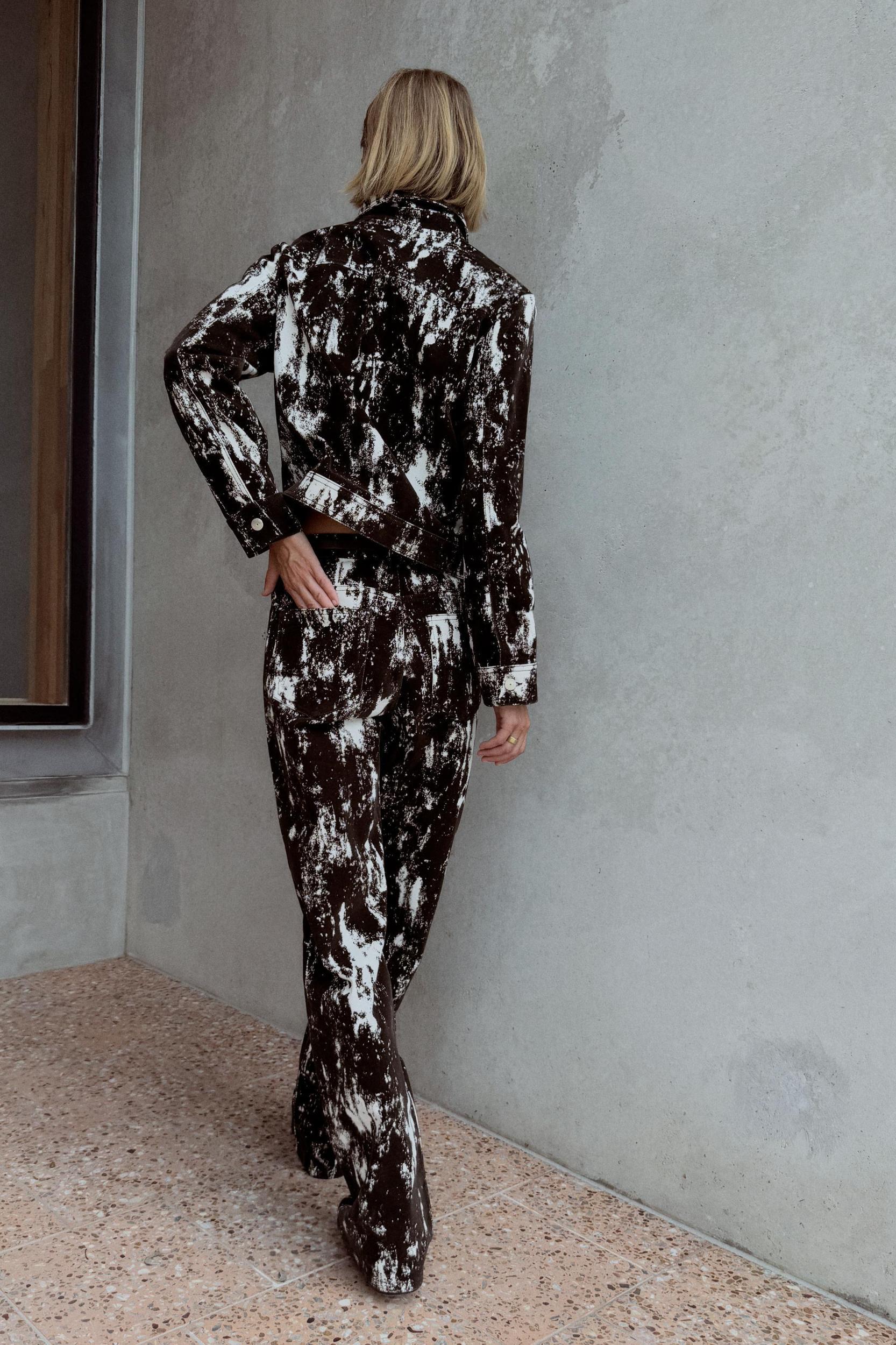 Z1975 HIGH RISE FLOCKED ANIMAL PRINT BELTED JEANS Product Image