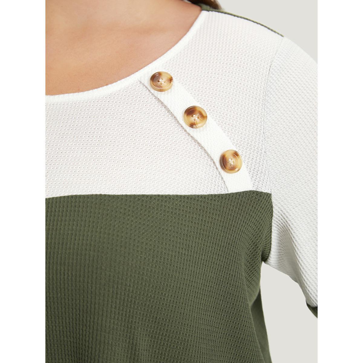 Plus Size Colorblock Contrast Button Detail Crew Neck T-shirt Indigo Women Casual Contrast Plain Round Neck Dailywear T-shirts BloomChic 14-16/1X Product Image