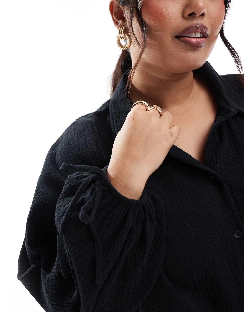 ASOS DESIGN Curve cropped textured cotton shirt in black Product Image