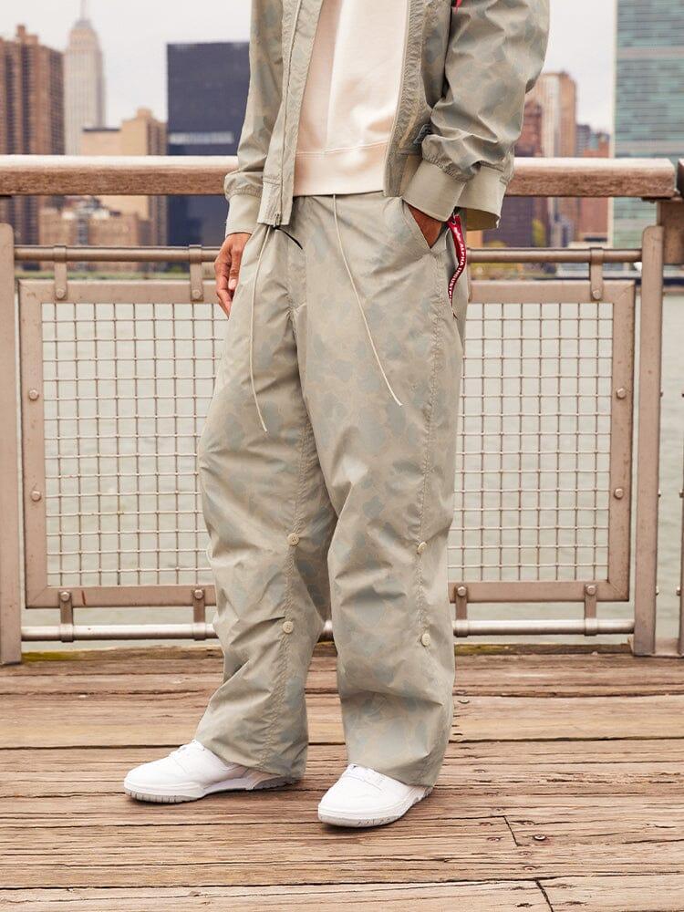 LIGHTWEIGHT PARACHUTE PANT (FROGSKIN) Product Image