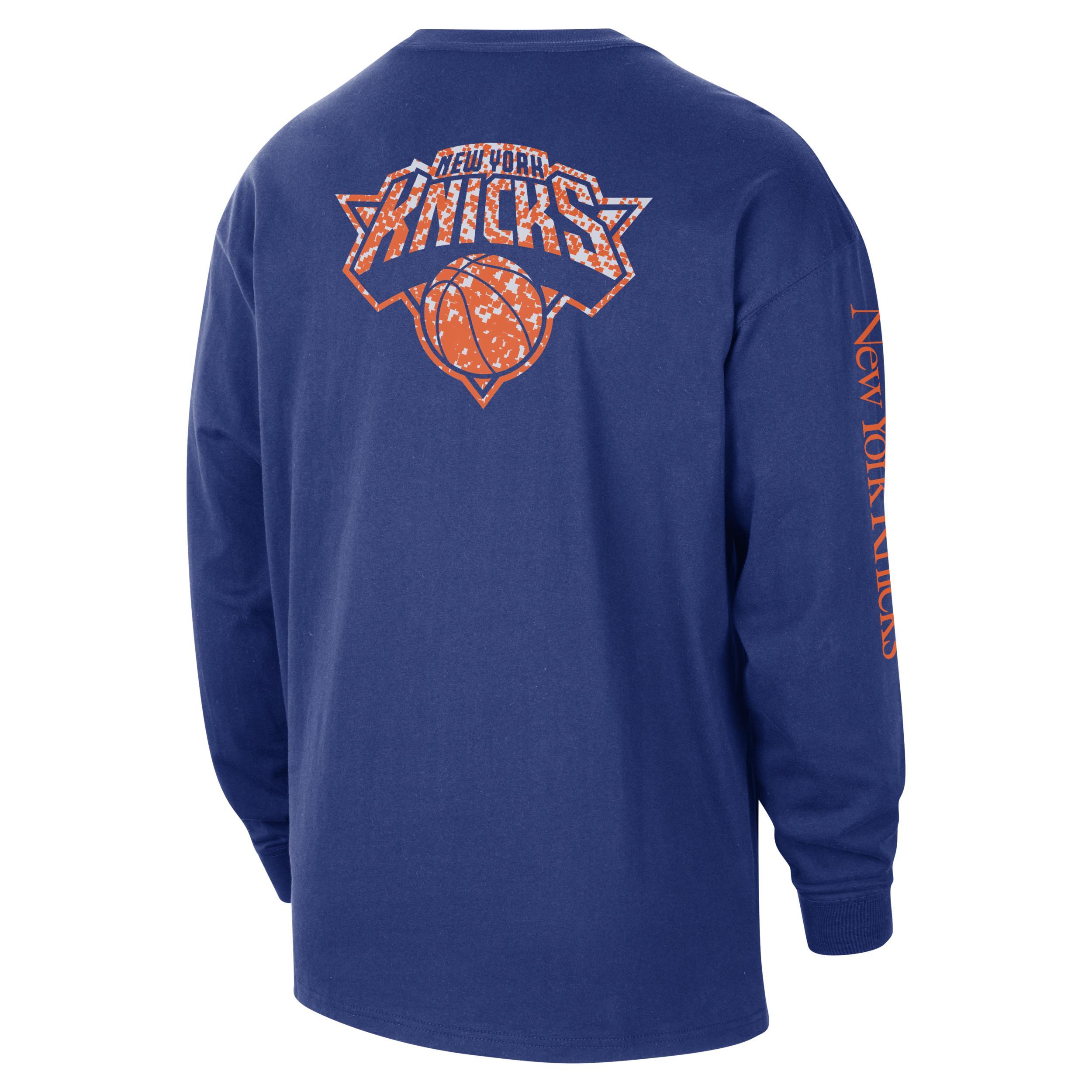 New York Knicks Courtside Men's Nike NBA Long-Sleeve Max90 T-Shirt Product Image