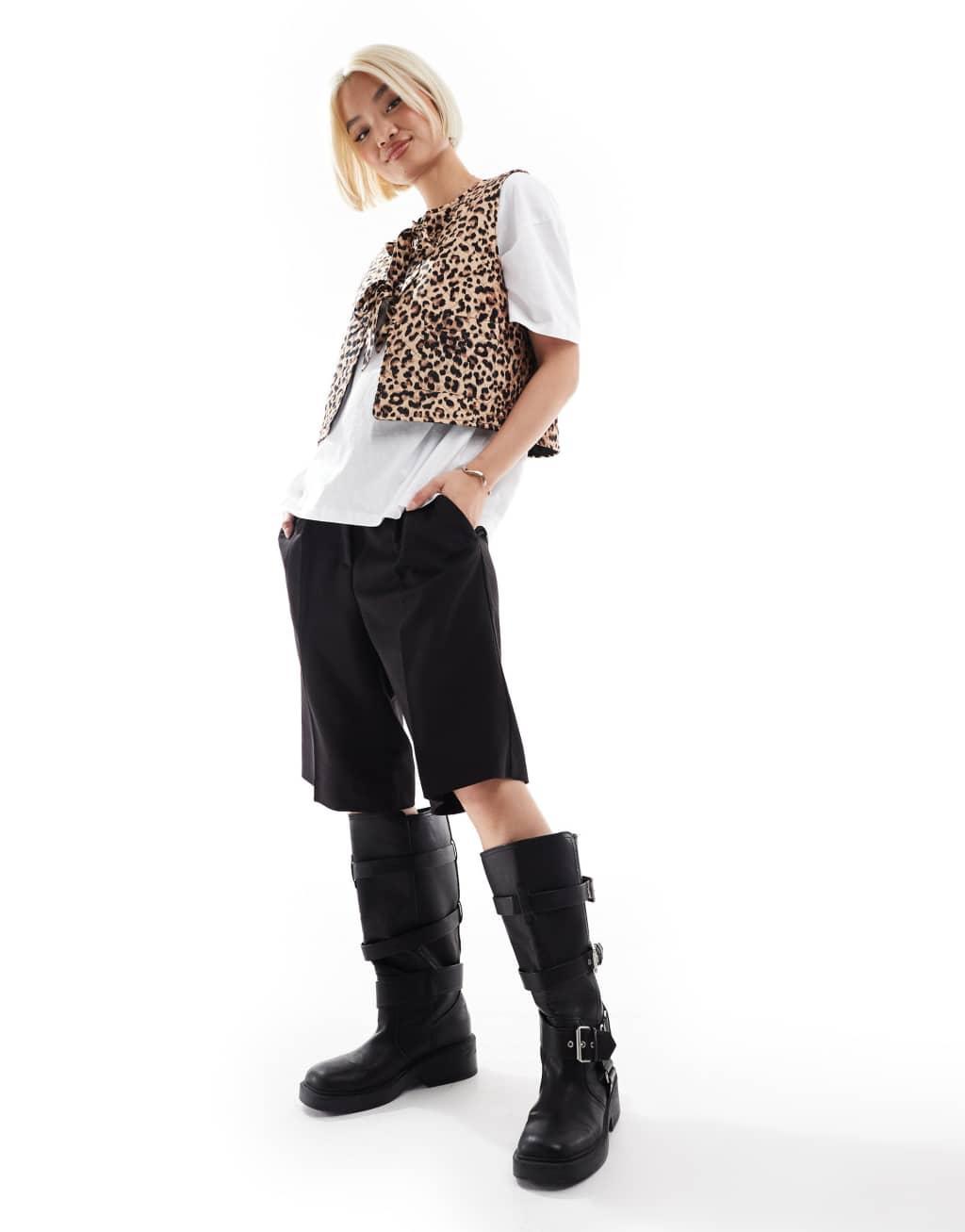 Pieces quilted tie front vest in leopard print Product Image