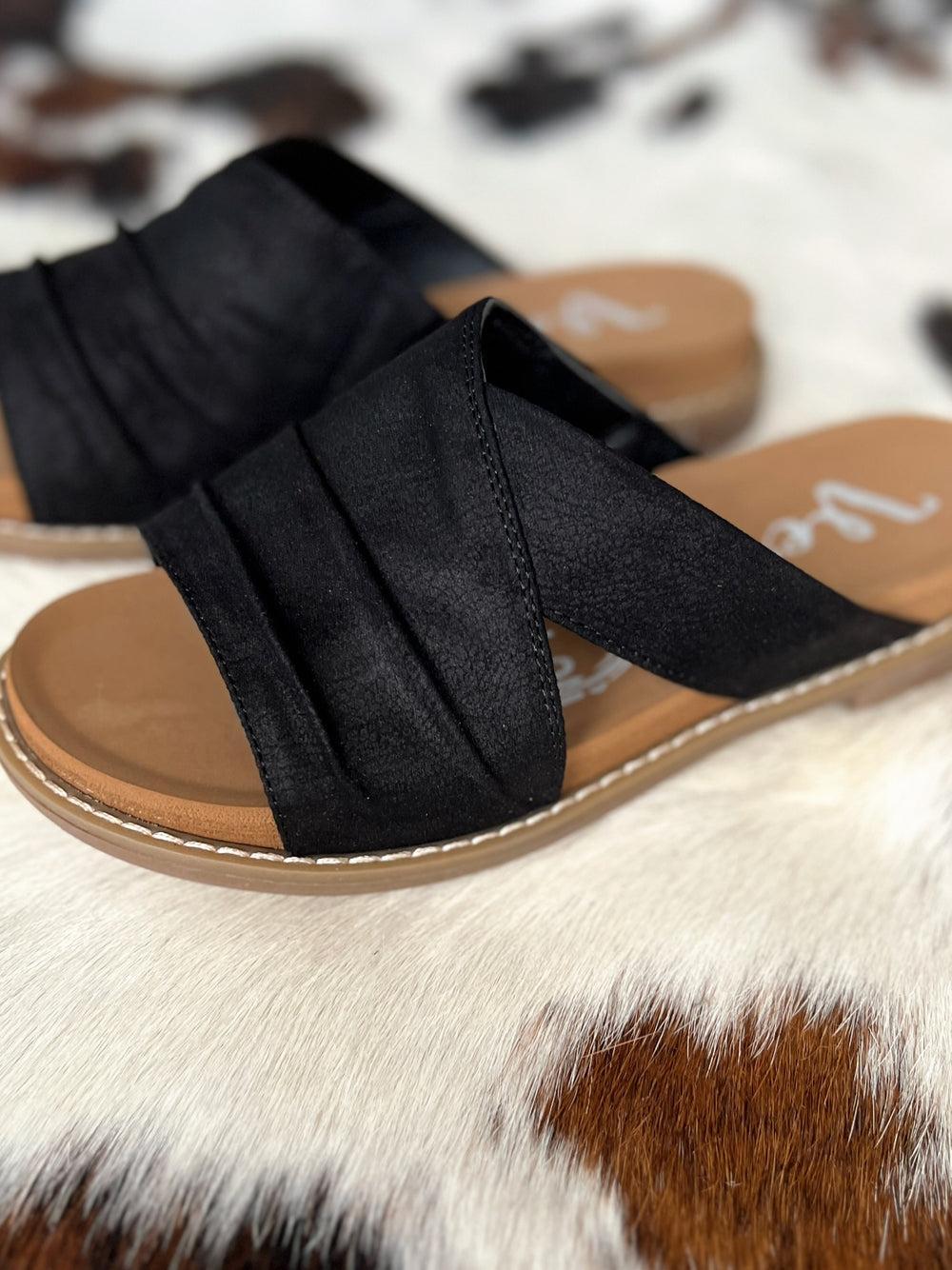 Very G Jolene Black Sandals Product Image