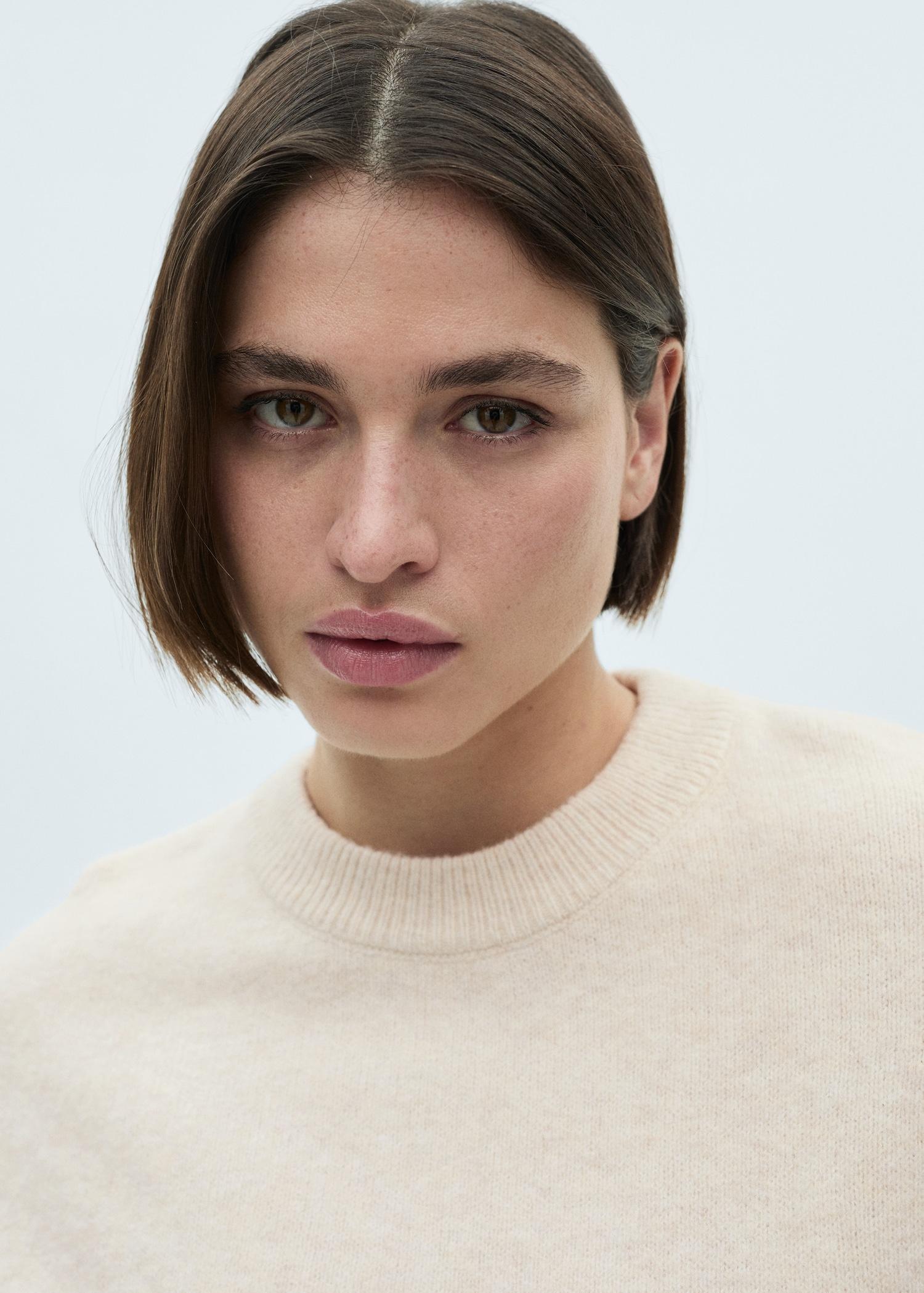 Round-neck knitted sweater - Women | MANGO USA Product Image
