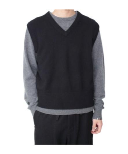 EXTREME CASHMERE V-neck Knitted Vest In Black Product Image
