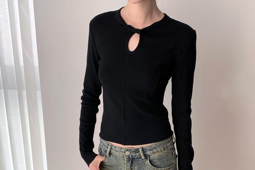 Long-Sleeve Round Neck Plain Cutout Twisted Slim Fit Crop T-Shirt Product Image