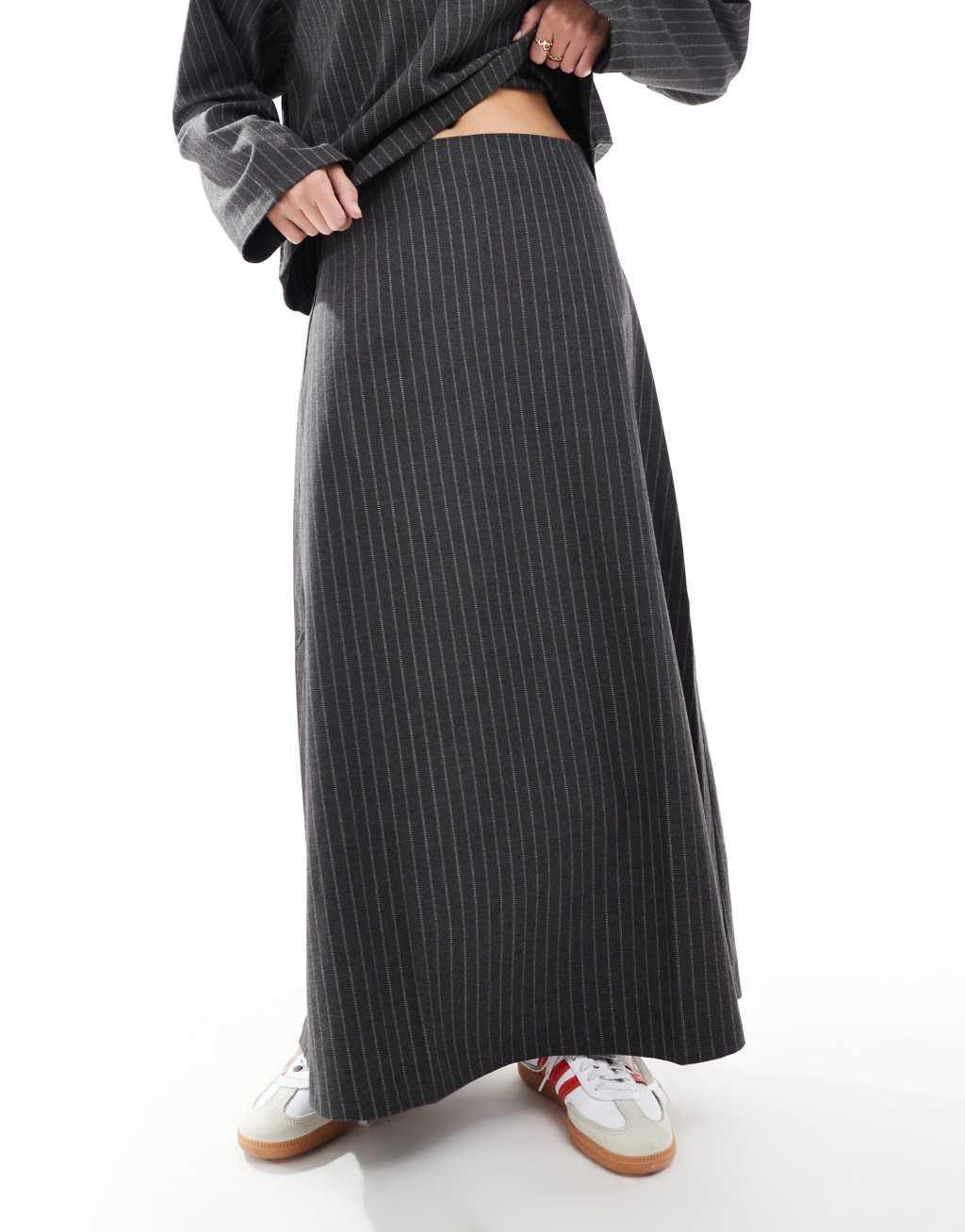 Object volume midi skirt in gray pinstripe - part of a set Product Image