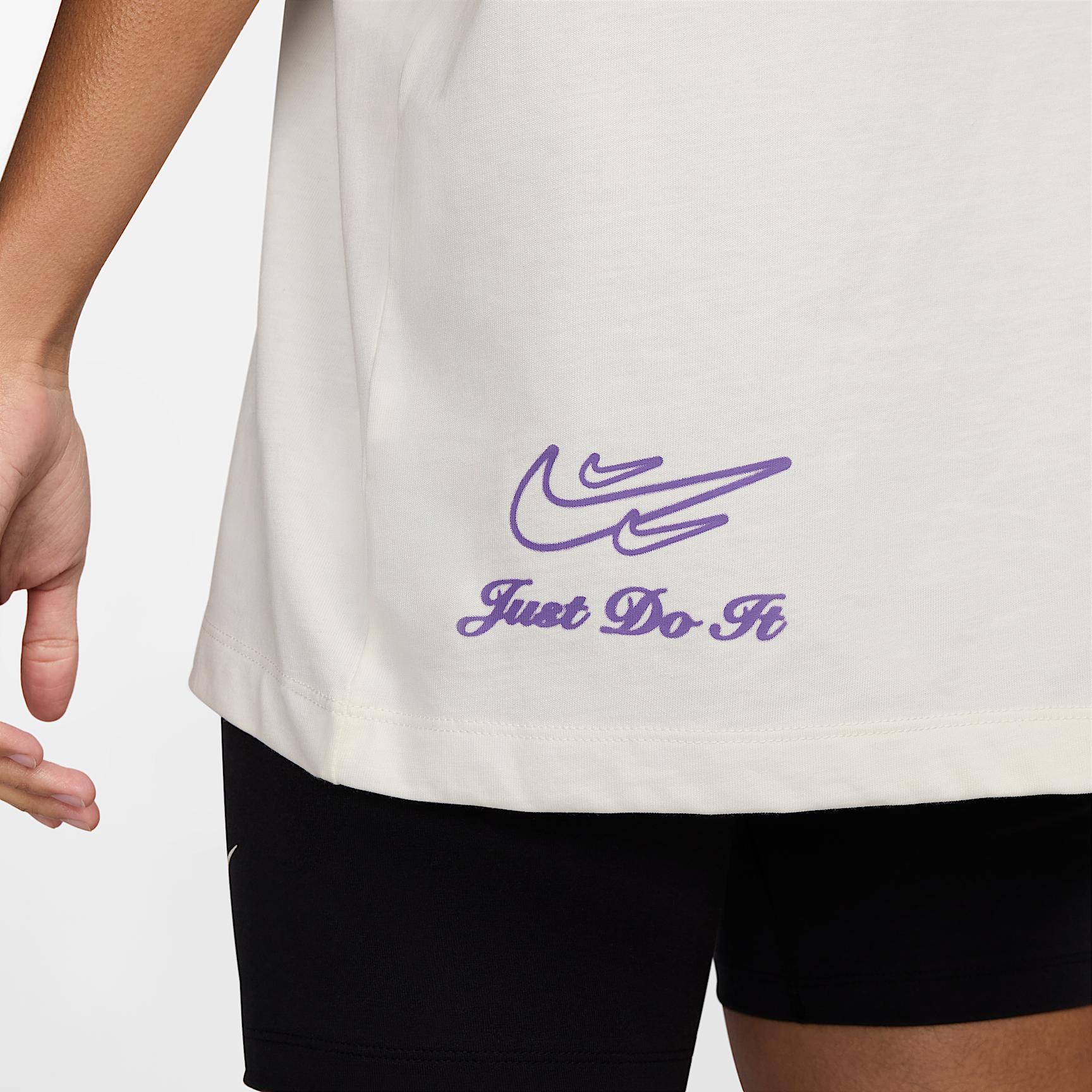 Nike Sportswear Women's Oversized Graphic T-Shirt Product Image