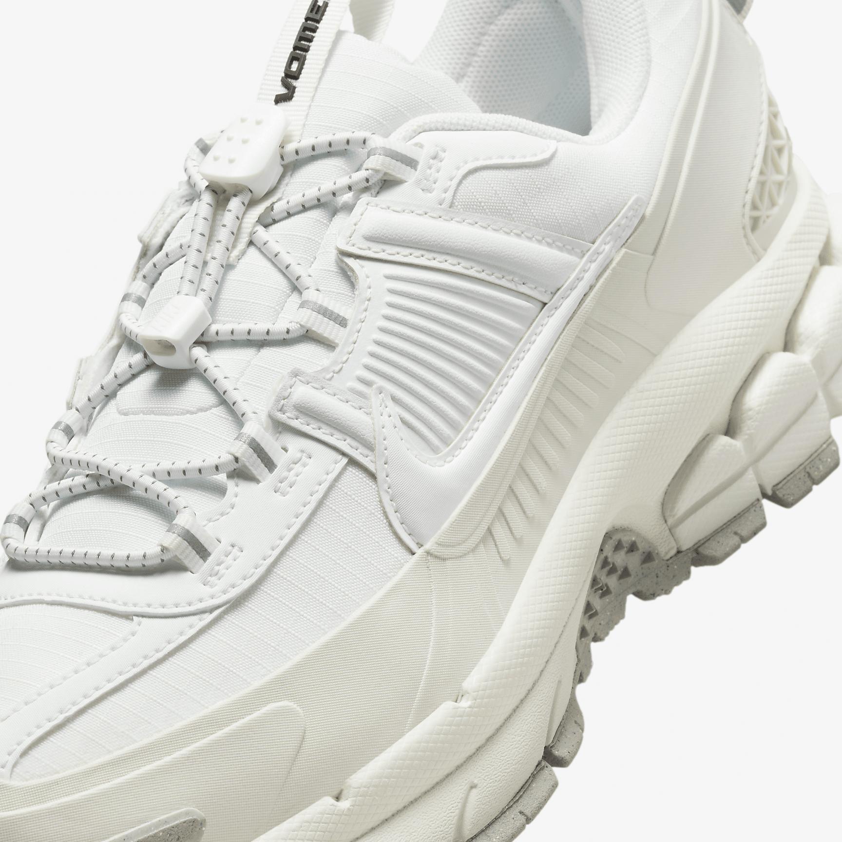 Nike Zoom Vomero Roam Women's Winterized Shoes Product Image