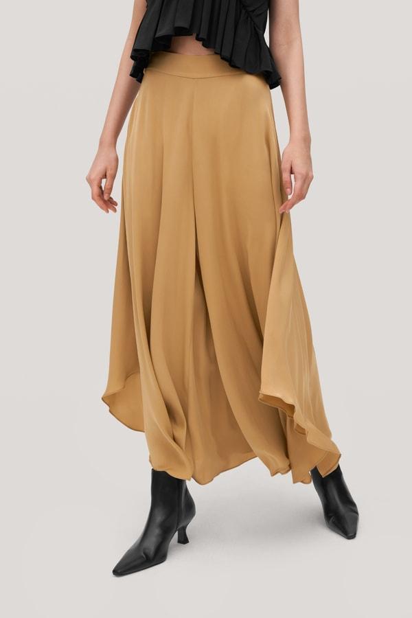 Wide-Legged Silk Fig Pants Product Image