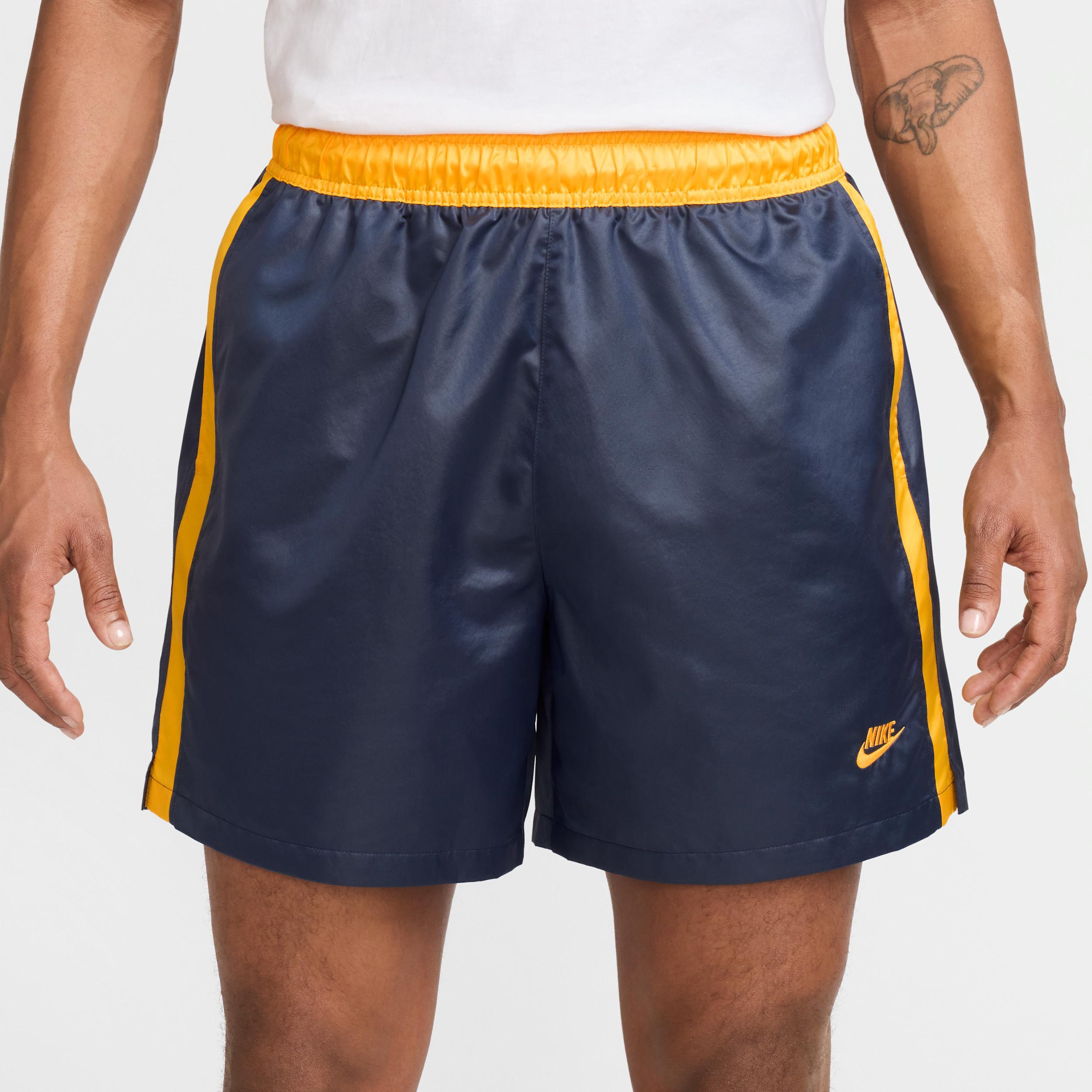 Nike Sportswear Club Men's Flow Football Shorts Product Image
