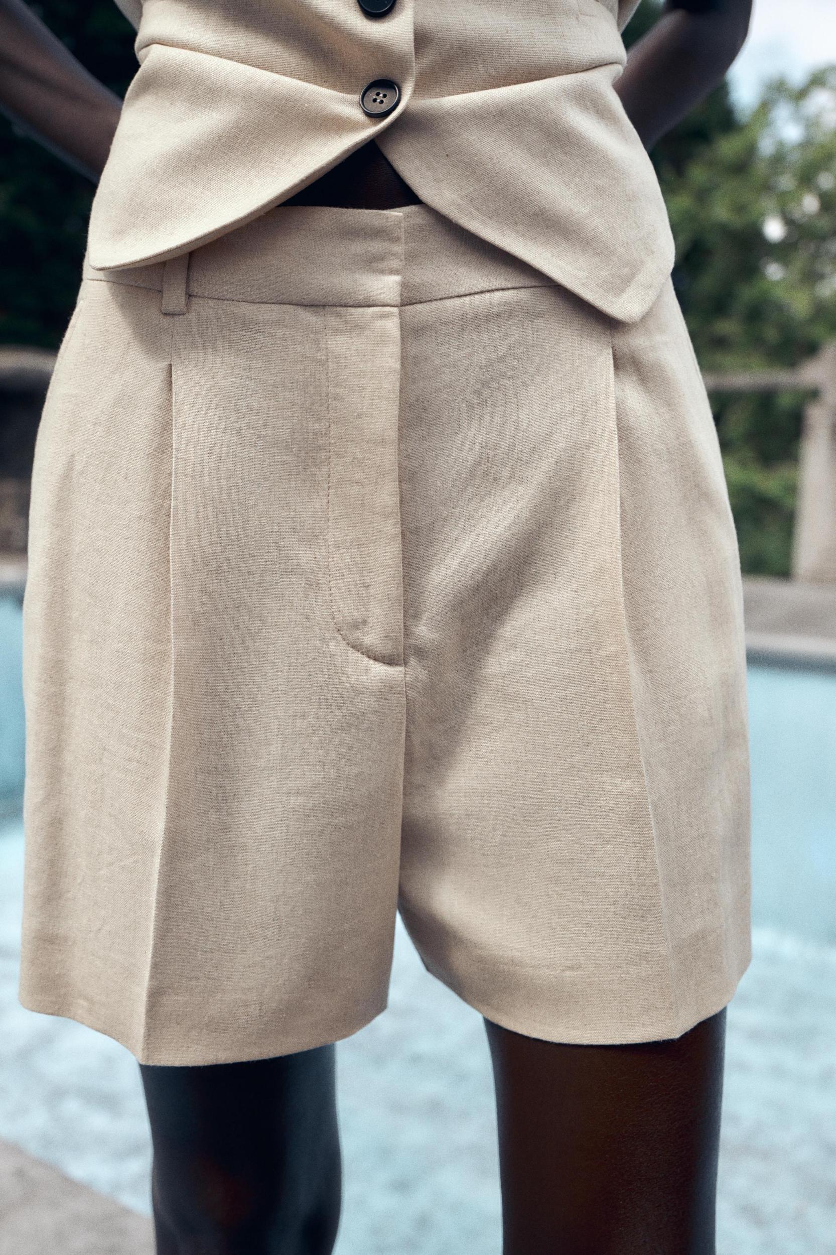 HIGH-WAISTED LINEN SHORTS Product Image