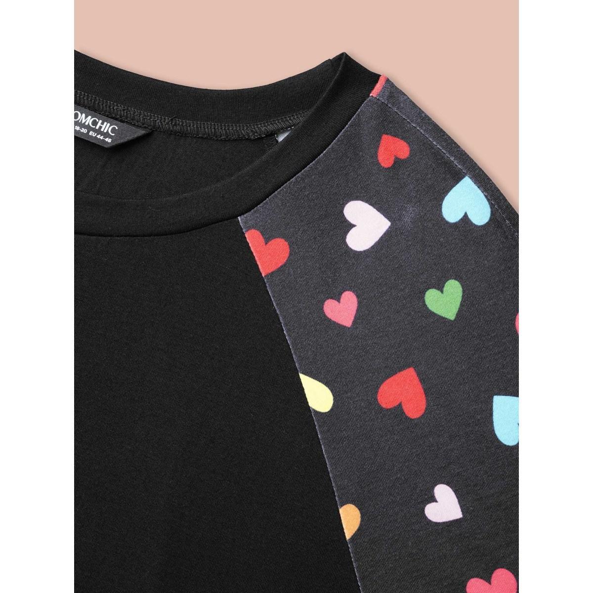 Plus Size Multi-Color Hearts Spliced Slim-Fit T-Shirt Black Women Casual Contrast Round Neck Everyday T-shirts BloomChic 22-24/3X Product Image