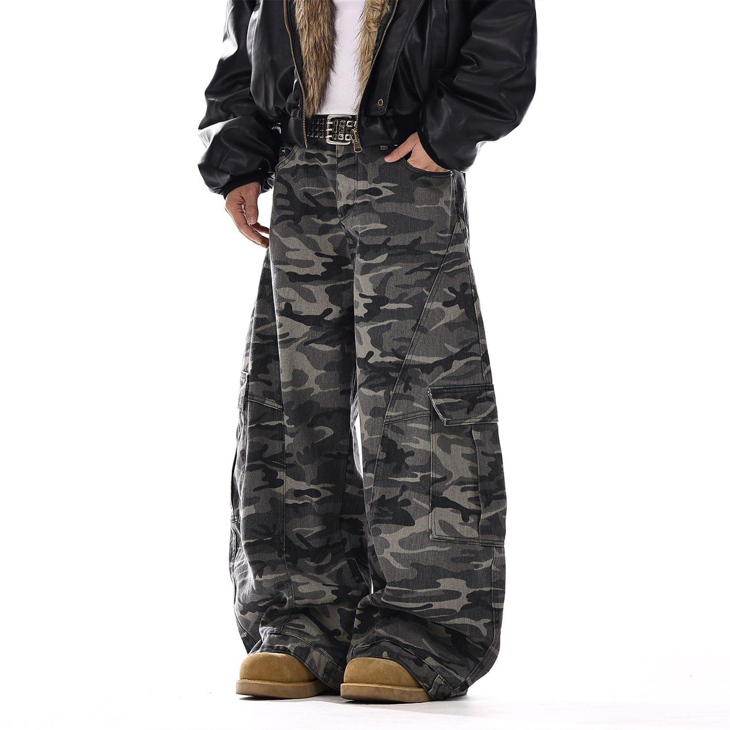RT No. 12552 WOODLAND CAMO BAGGY CARGO PANTS Product Image