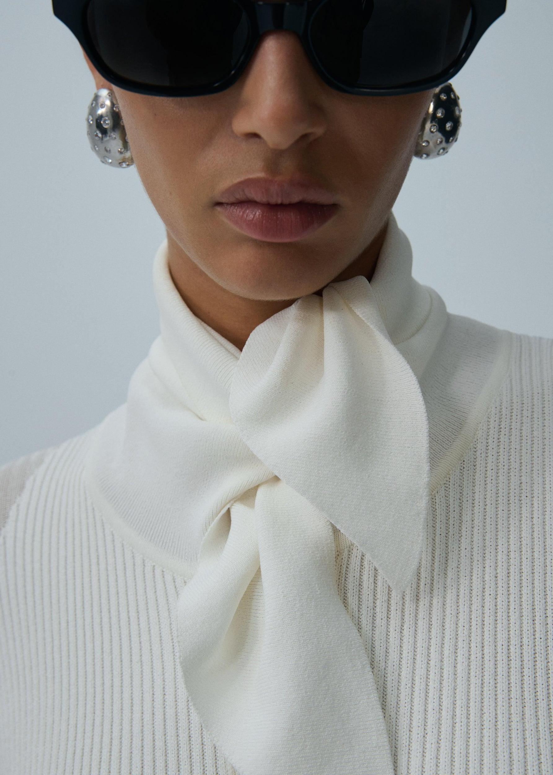 Ribbed cardigan with tie-collar in white Product Image