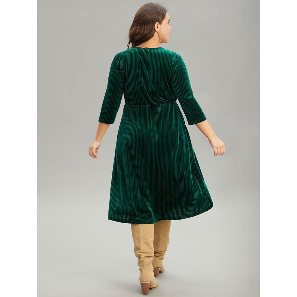Plus Size Plain Velvet Elastic Waist Pocket Crew Neck Dress DarkGreen Women Elegant Velvet Round Neck Elbow-length sleeve Curvy Midi Dress BloomChic 18-20/2X Product Image