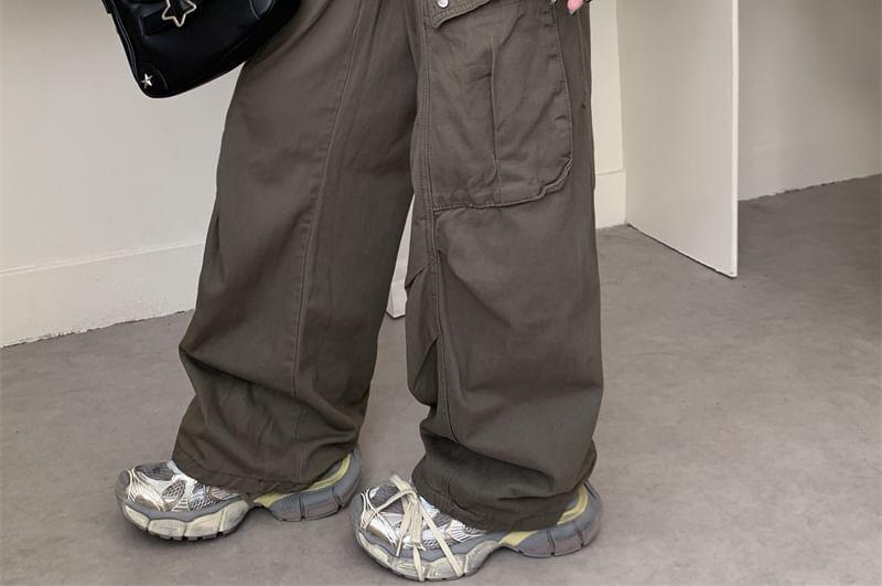 Mid Waist Plain Ruched Wide Leg Cargo Jeans Product Image