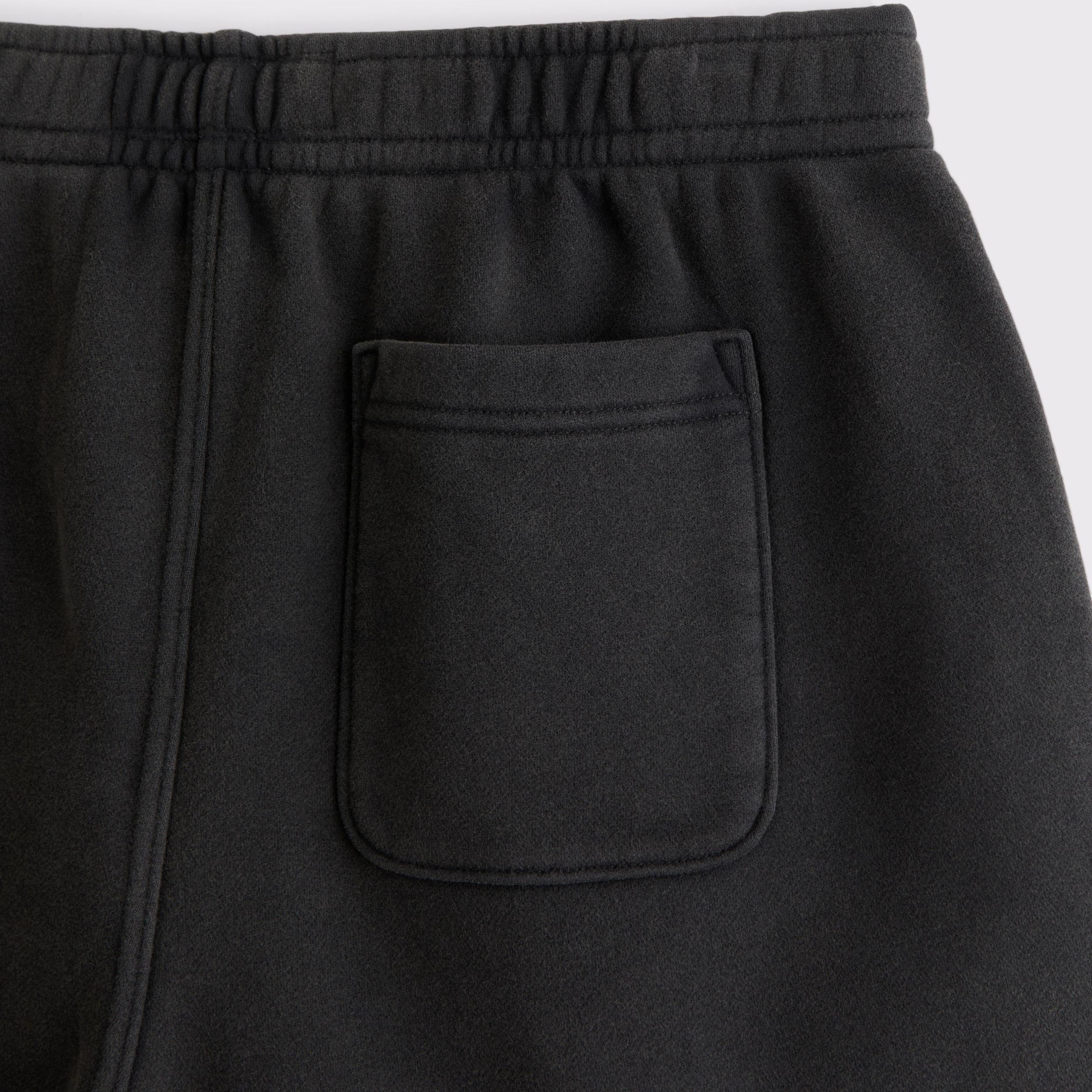 Essential Short Product Image