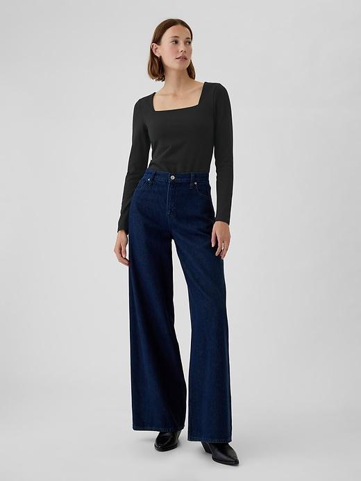 Modern Square-Neck Cropped T-Shirt Product Image