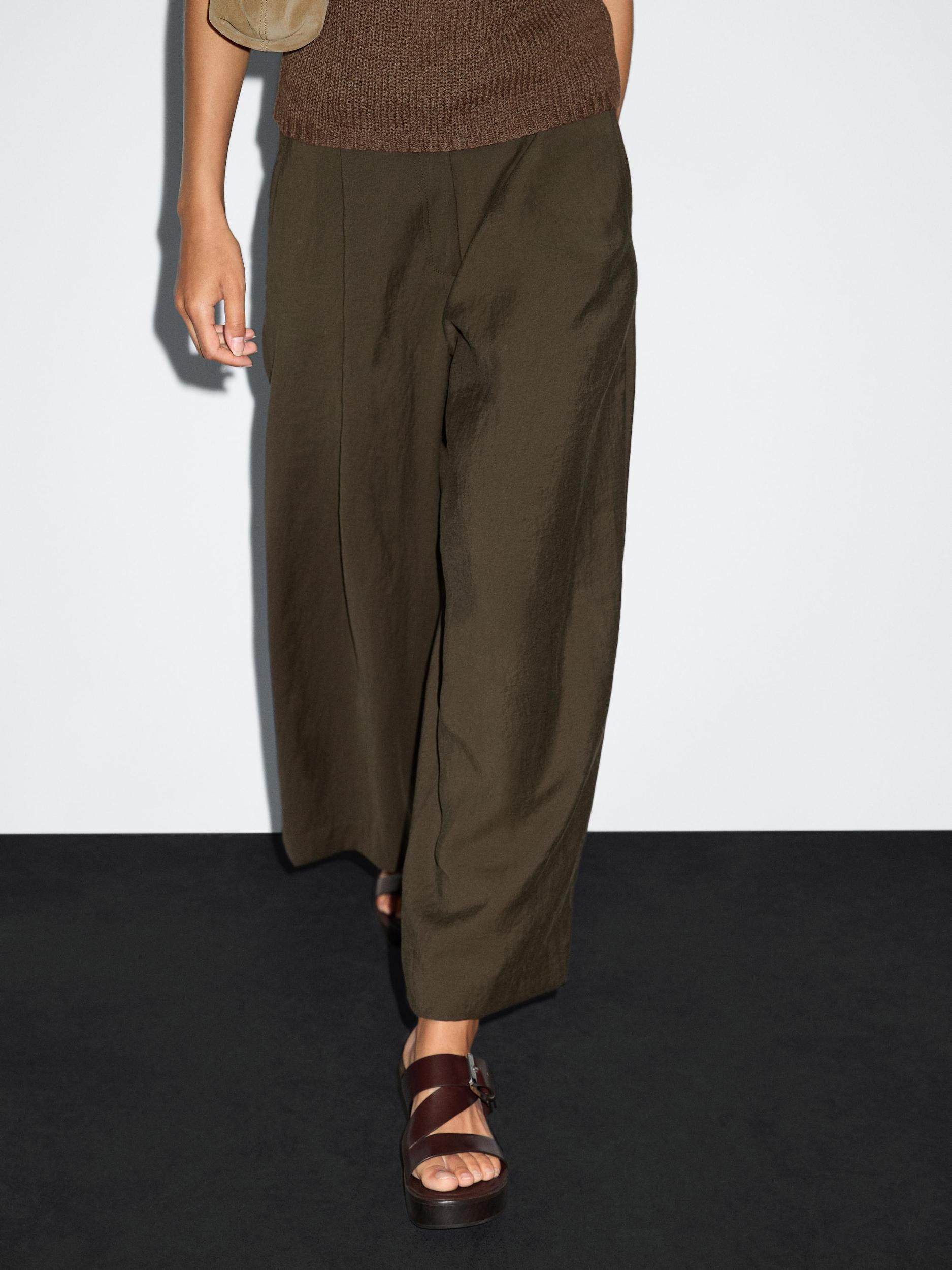 Wide-leg cropped trousers with darts Product Image