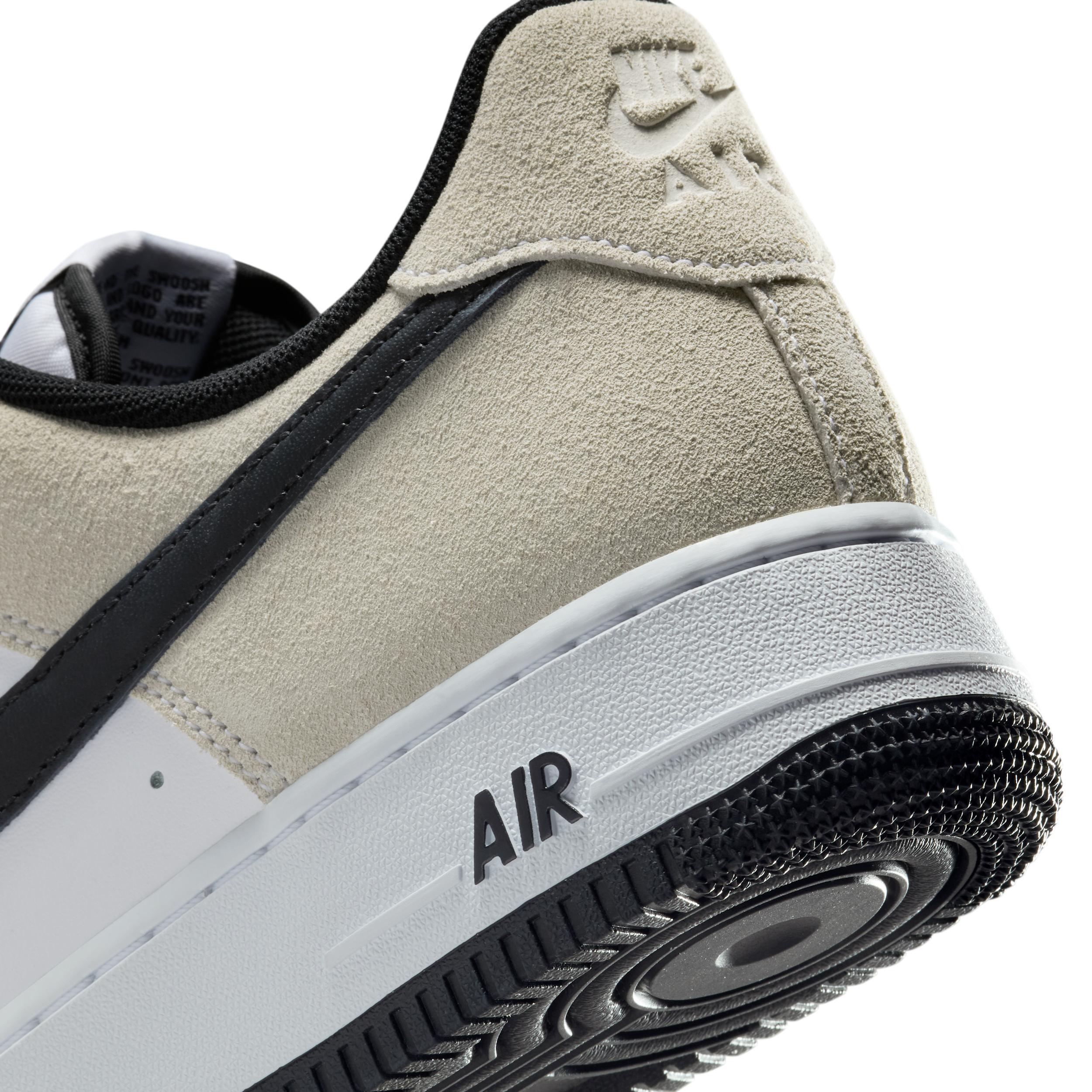 Nike Men's Air Force 1 '07 LV8 Shoes Product Image