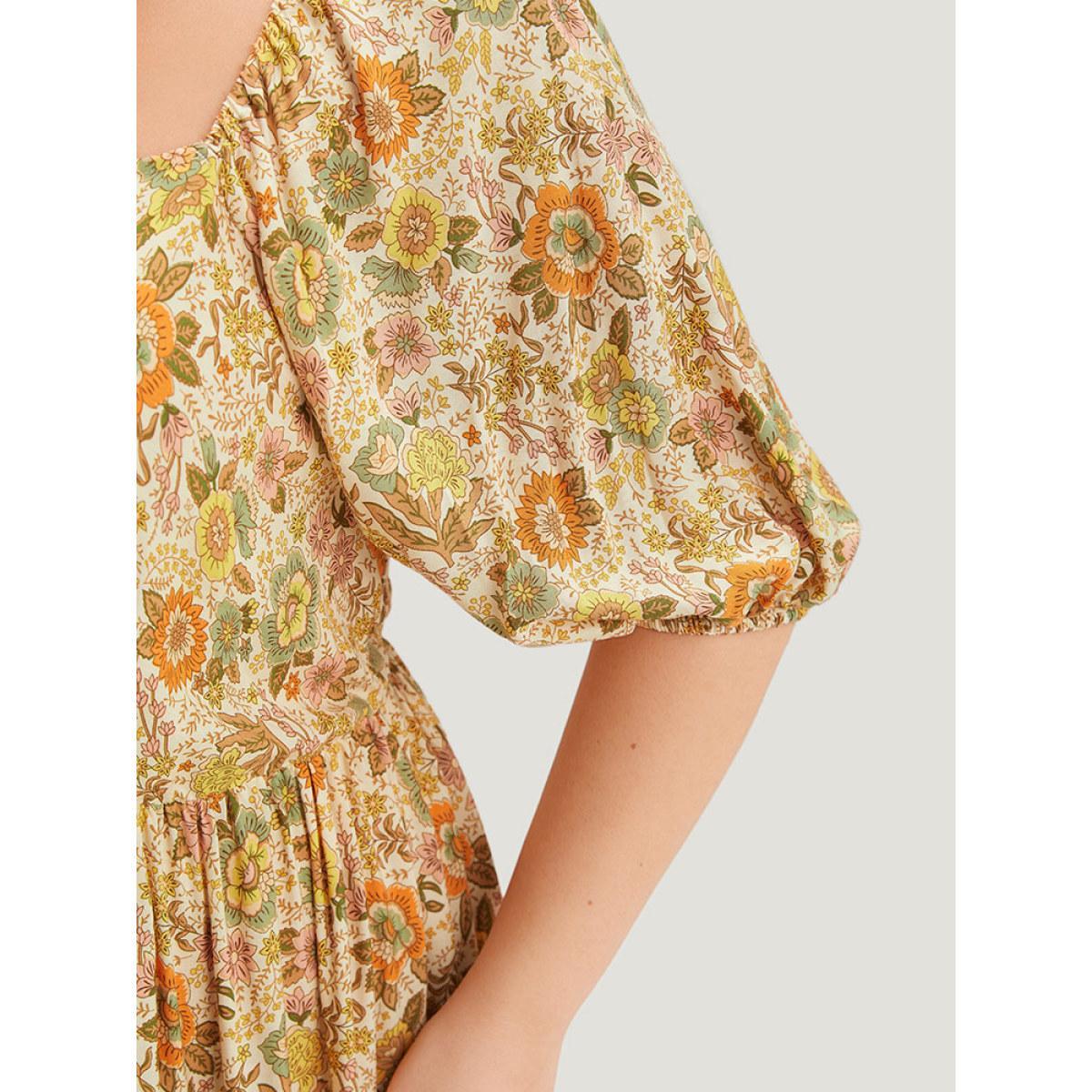 Plus Size Floral Print Pocket Square Neck Elastic Cuffs Dress Apricot Women Vacation Elastic cuffs Square Neck Short sleeve Curvy Midi Dress BloomChic 30/6X Product Image