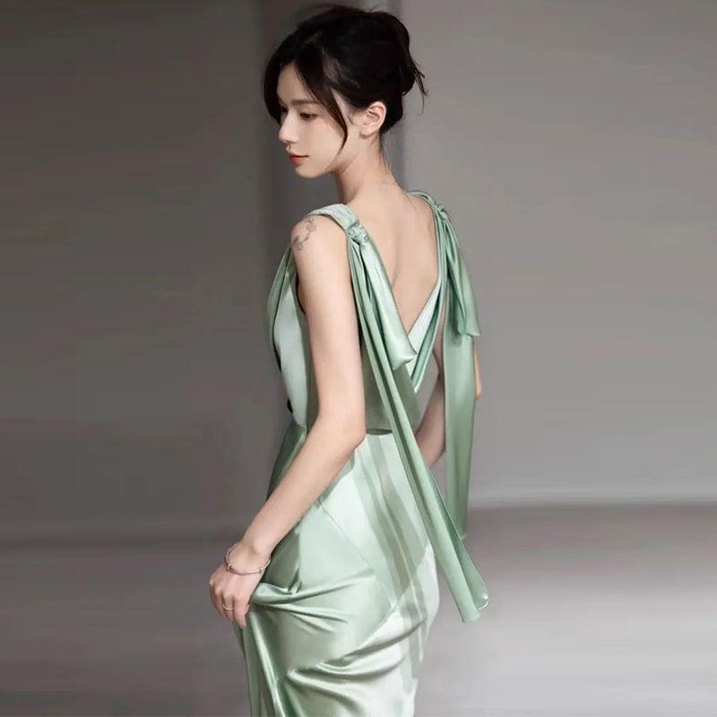 Sleeveless V-Neck Plain Open Back Satin Mermaid Evening Gown Product Image