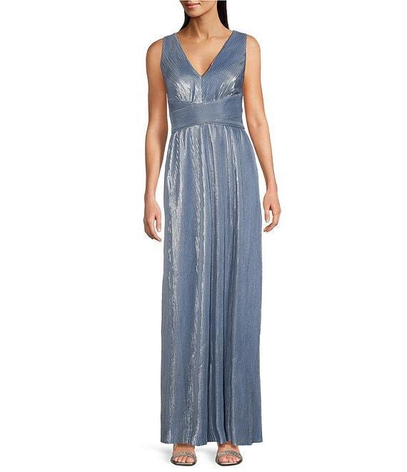 Jessica Howard Petite Size Sleeveless V-Neck Pleated Metallic Knit Gown Product Image