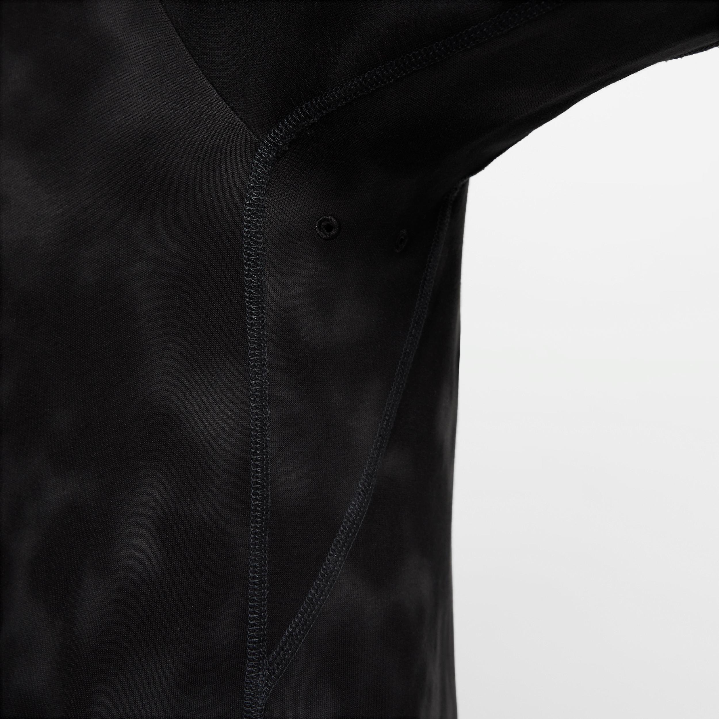 Nike Primary Men's Dri-FIT Long-Sleeve Fitness Top Product Image