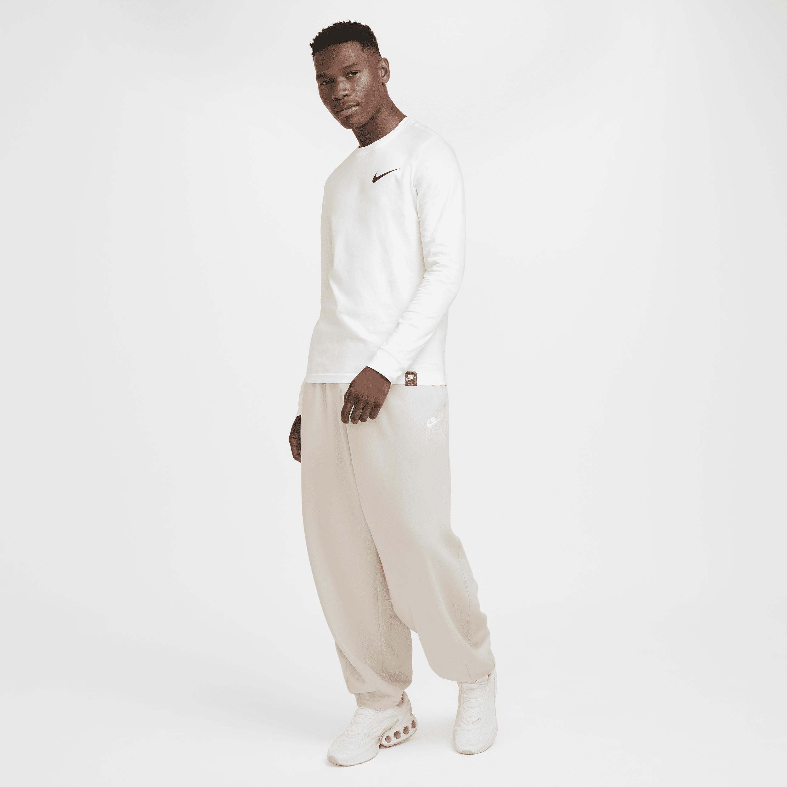 Men's Nike Sportswear Club Long-Sleeve T-Shirt Product Image