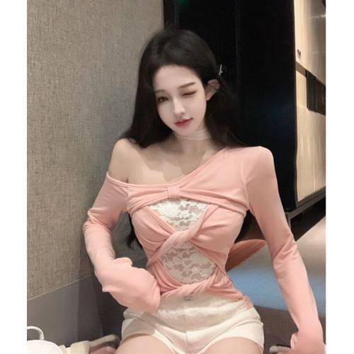 Long-Sleeve V-Neck Lace Panel Leaf Print Crop Top Product Image
