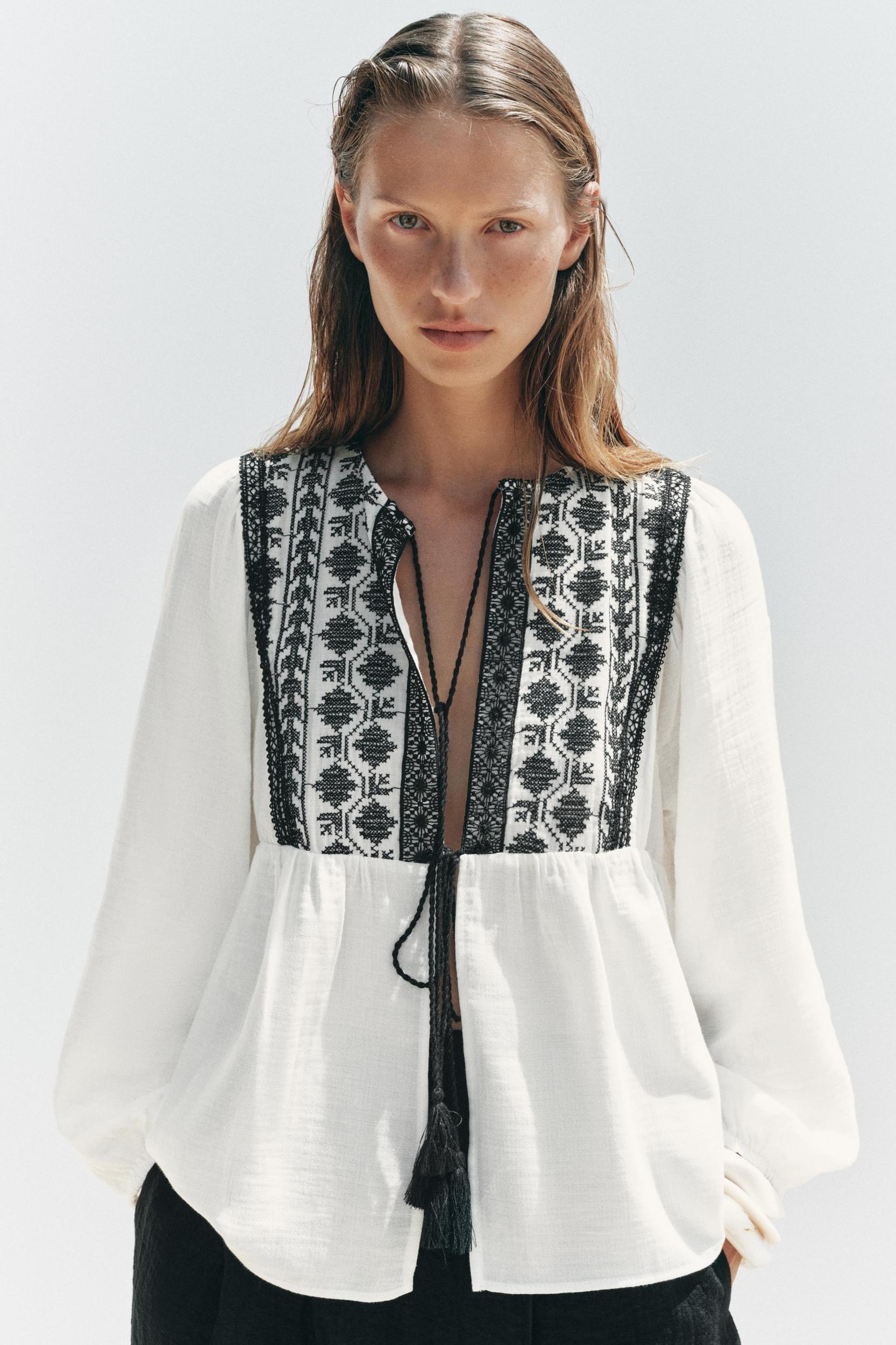 CONTRAST EMBROIDERY JACKET Product Image