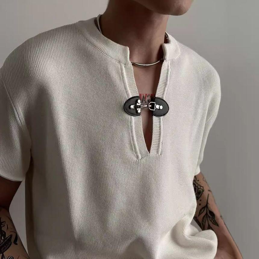 Short Sleeve Notch Neck Plain Buckle Knit Top Product Image