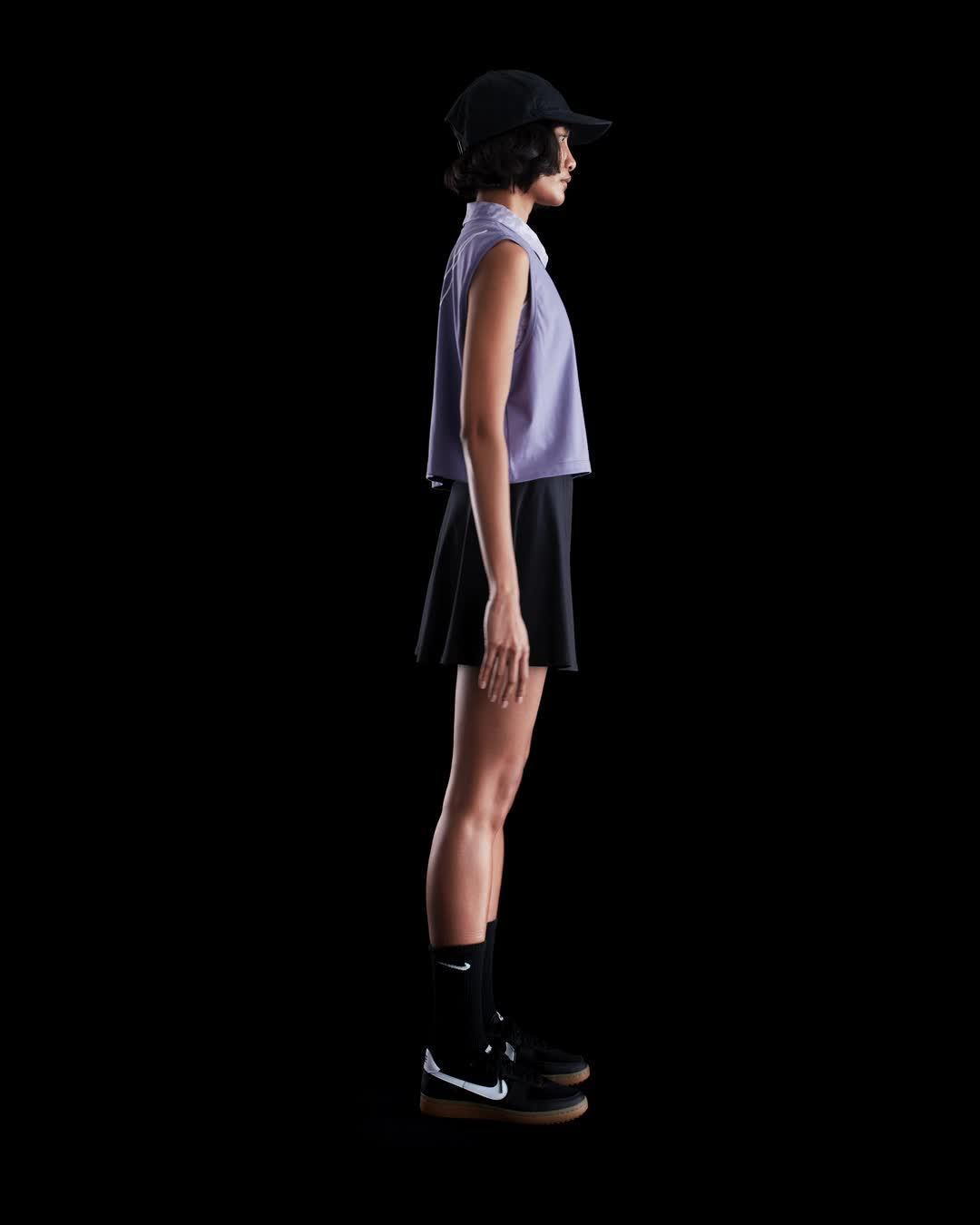Nike Sportswear Club Women's Sleeveless Cropped Graphic T-Shirt Product Image
