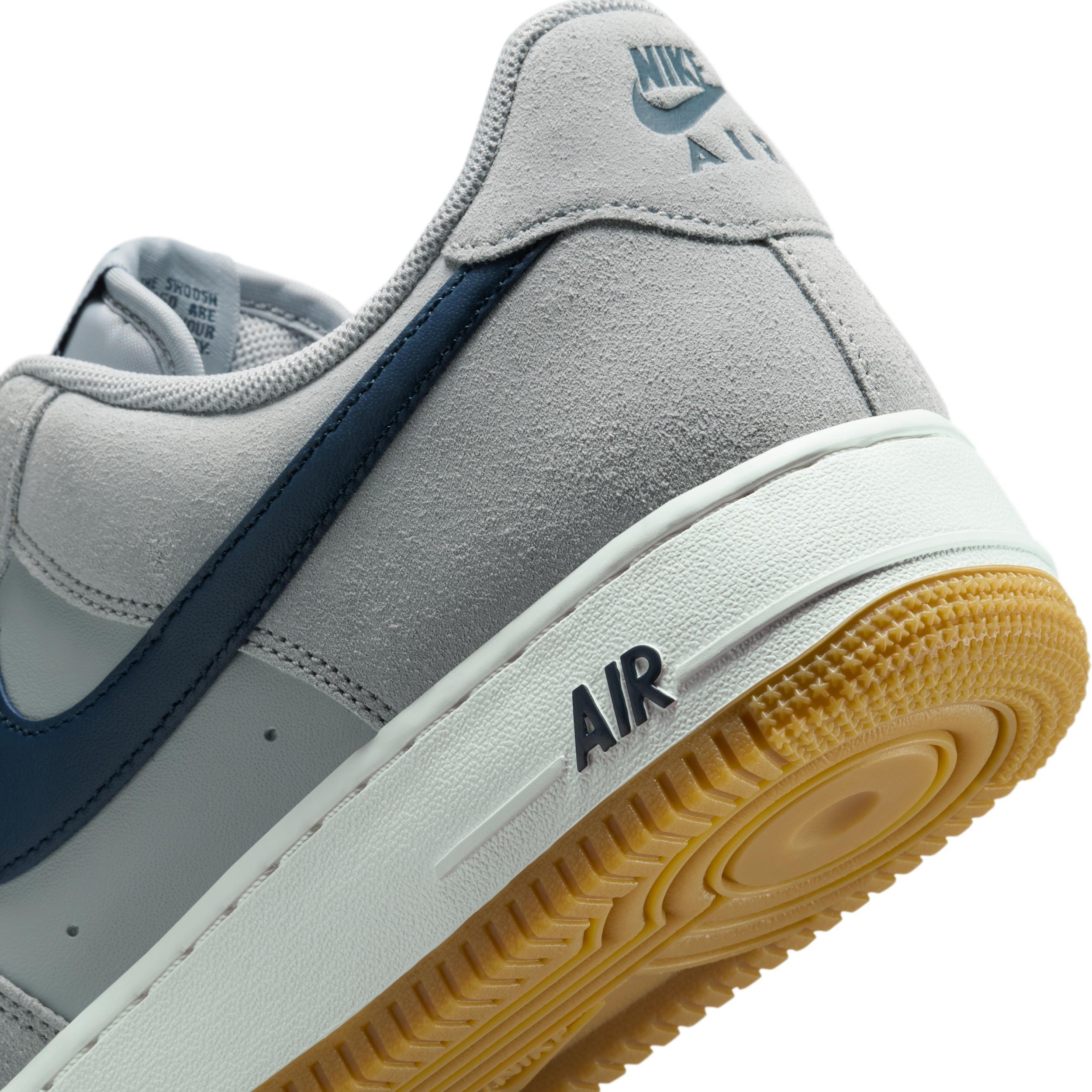 Nike Men's Air Force 1 '07 LV8 Shoes Product Image