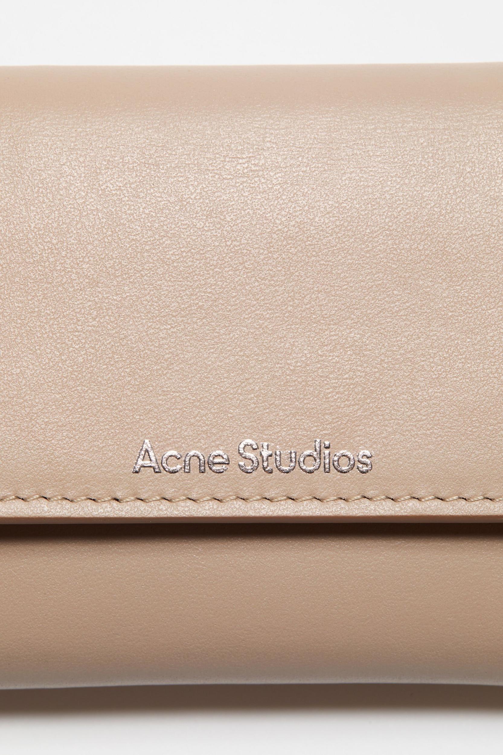 Trifold leather wallet Product Image