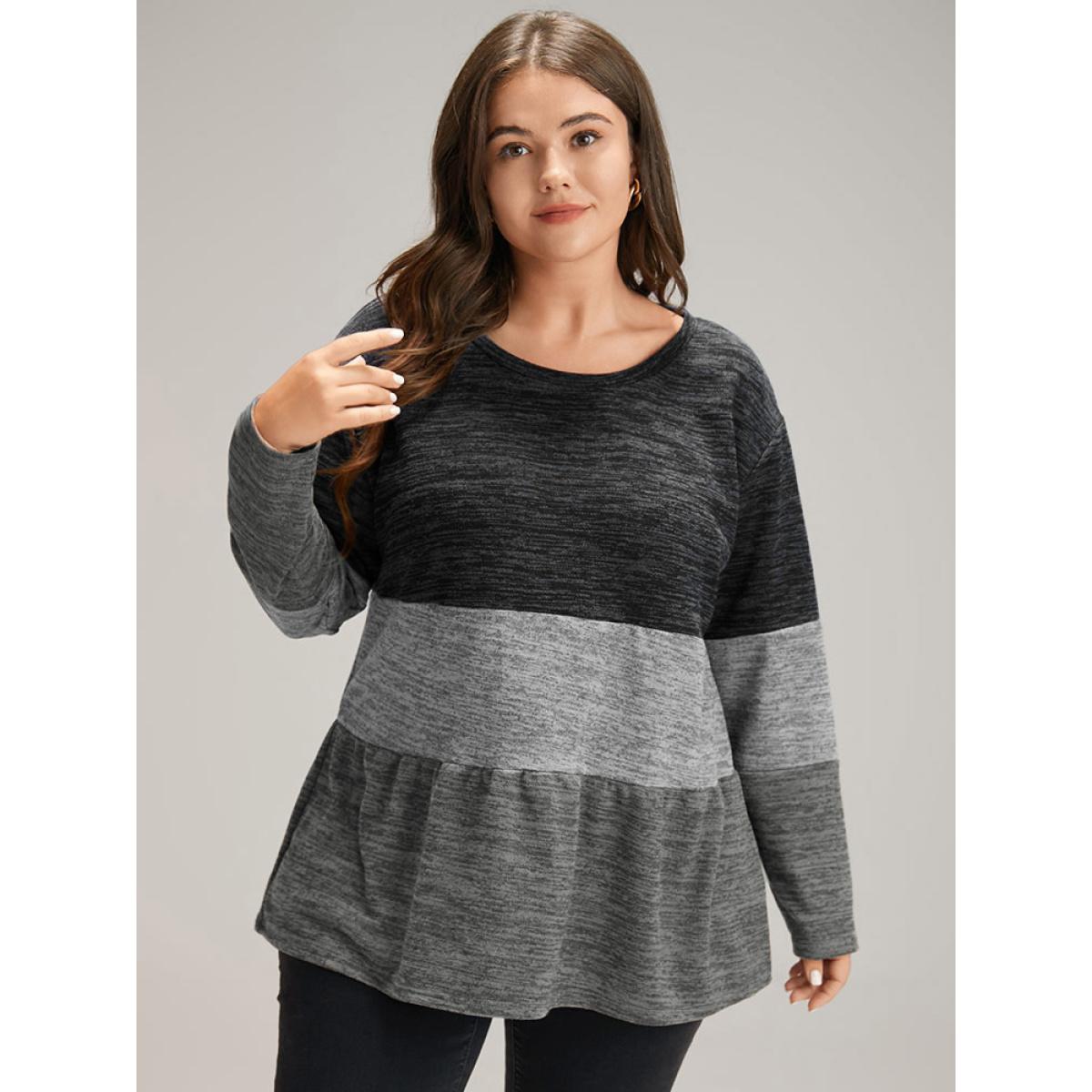 Plus Size Contrast Patchwork Gathered T-shirt Black Women Casual Gathered Plain Round Neck Dailywear T-shirts BloomChic 22-24/3X Product Image